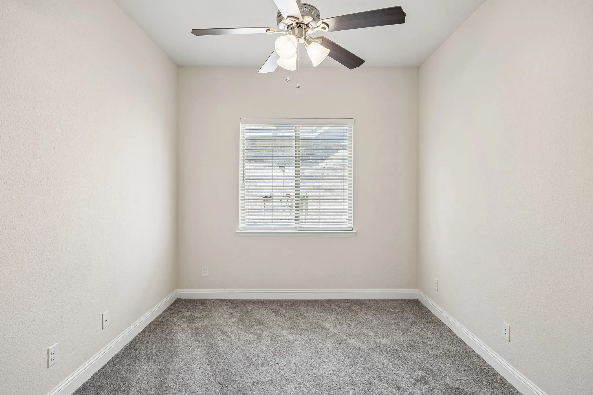 Single Family Residence For Sale in Tarrant County , 609 Morning Glory Lane, Mansfield, Texas 76063, 3 Bedroom, 2 Bathroom, 3 Garage spaces, 2,090 Sqft, built in 2016, mls#21377272, Real Estate Agent in Mansfield, Homes For Sale in Tarrant county, Homes For Sale in Mansfield, Realtor in Mansfield Texas, Real Estate Brokerage Independent Realty Texas, Luminita Cordes Realtor