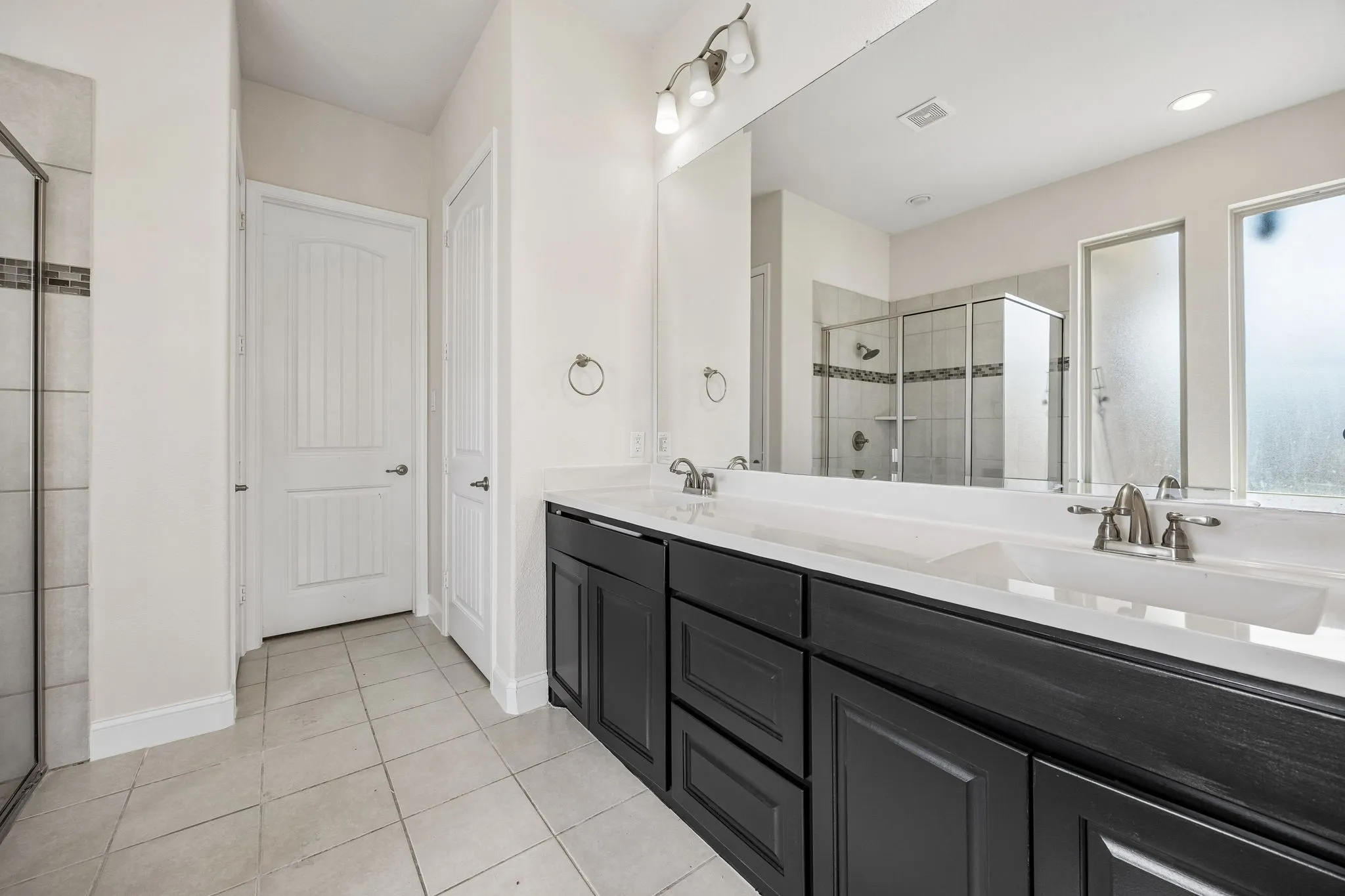Single Family Residence For Sale in Tarrant County , 609 Morning Glory Lane, Mansfield, Texas 76063, 3 Bedroom, 2 Bathroom, 3 Garage spaces, 2,090 Sqft, built in 2016, mls#21377272, Real Estate Agent in Mansfield, Homes For Sale in Tarrant county, Homes For Sale in Mansfield, Realtor in Mansfield Texas, Real Estate Brokerage Independent Realty Texas, Luminita Cordes Realtor