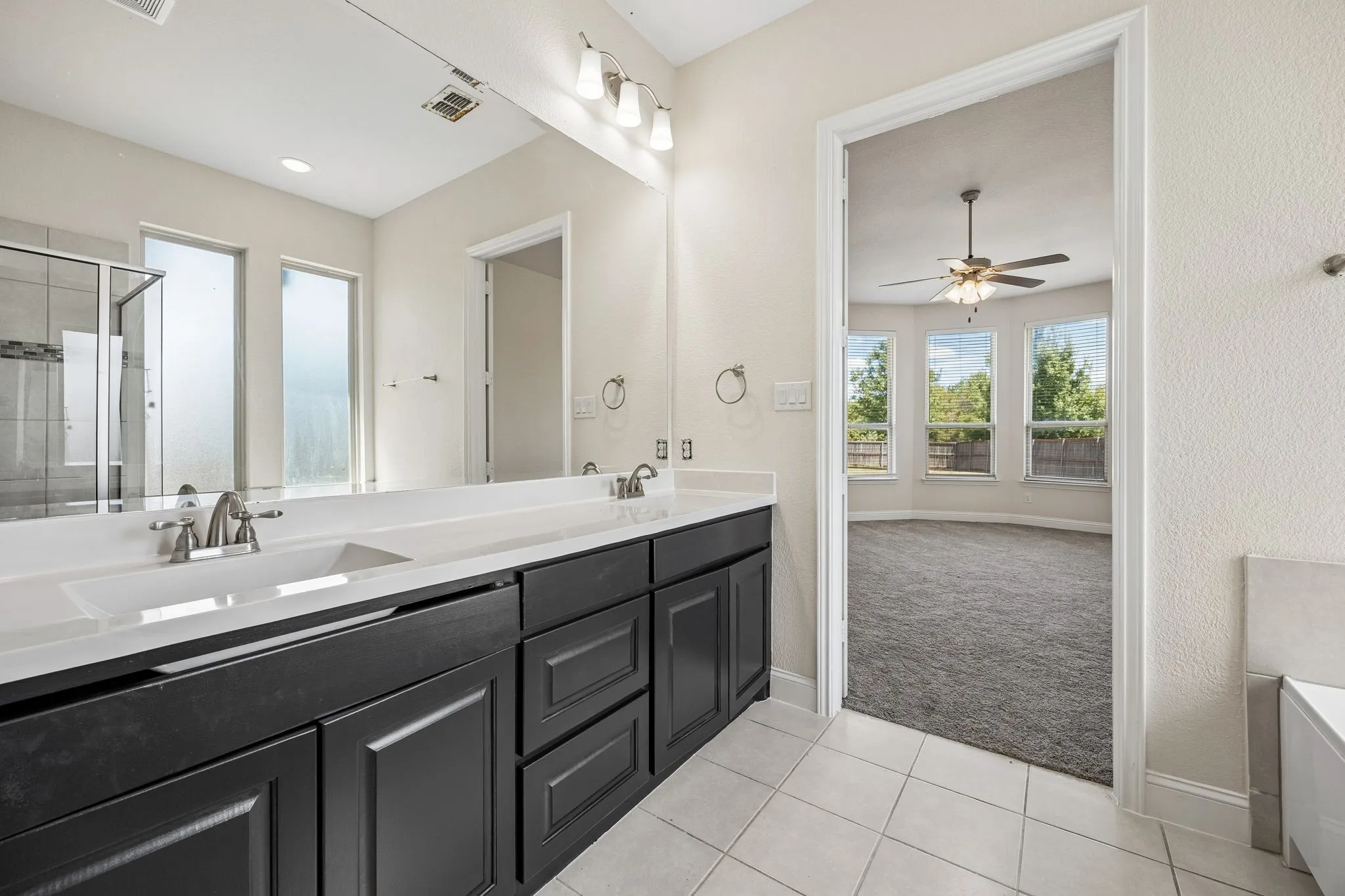 Single Family Residence For Sale in Tarrant County , 609 Morning Glory Lane, Mansfield, Texas 76063, 3 Bedroom, 2 Bathroom, 3 Garage spaces, 2,090 Sqft, built in 2016, mls#21377272, Real Estate Agent in Mansfield, Homes For Sale in Tarrant county, Homes For Sale in Mansfield, Realtor in Mansfield Texas, Real Estate Brokerage Independent Realty Texas, Luminita Cordes Realtor