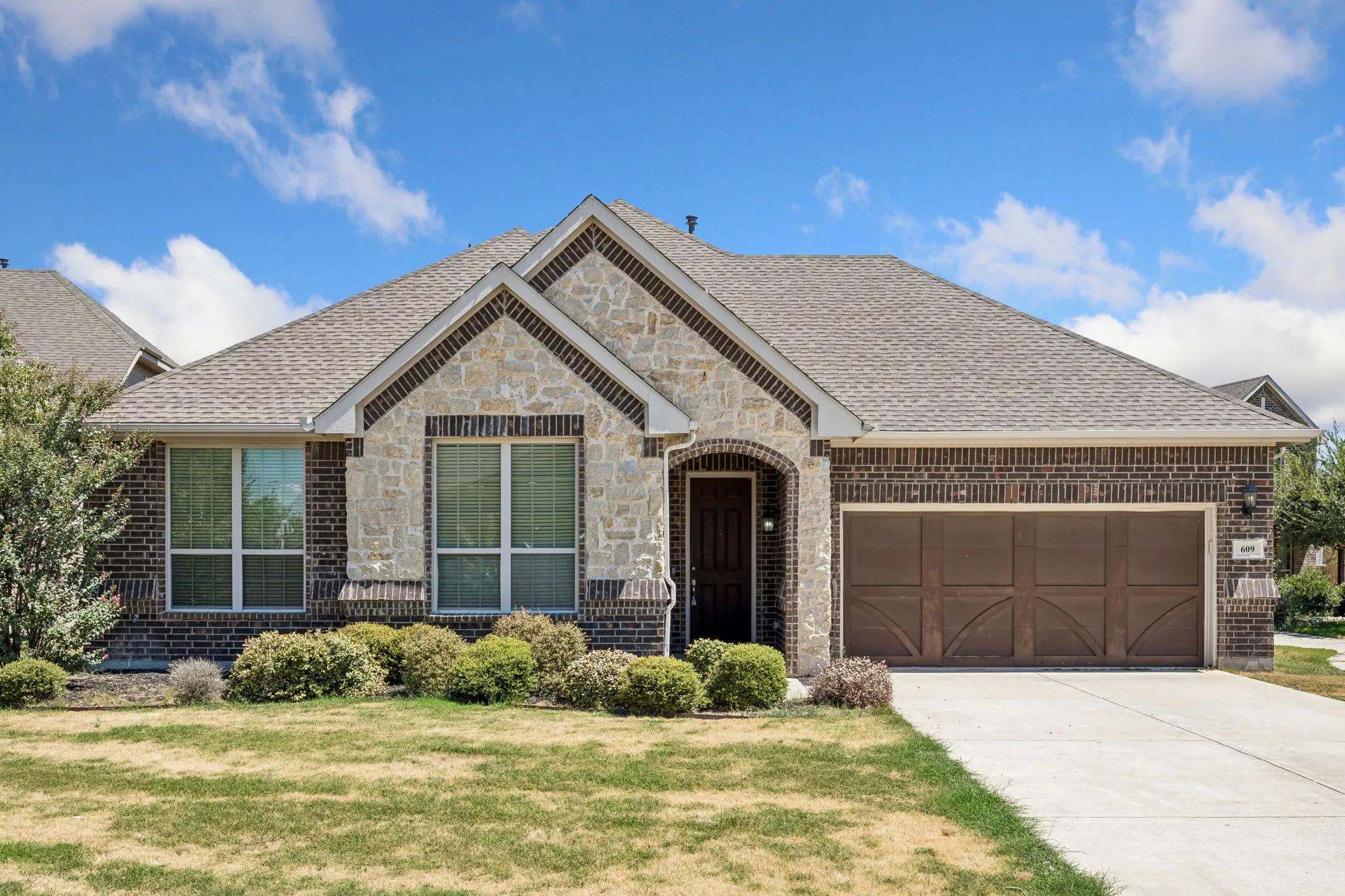 Single Family Residence For Sale in Tarrant County , 609 Morning Glory Lane, Mansfield, Texas 76063, 3 Bedroom, 2 Bathroom, 3 Garage spaces, 2,090 Sqft, built in 2016, mls#21377272, Real Estate Agent in Mansfield, Homes For Sale in Tarrant county, Homes For Sale in Mansfield, Realtor in Mansfield Texas, Real Estate Brokerage Independent Realty Texas, Luminita Cordes Realtor