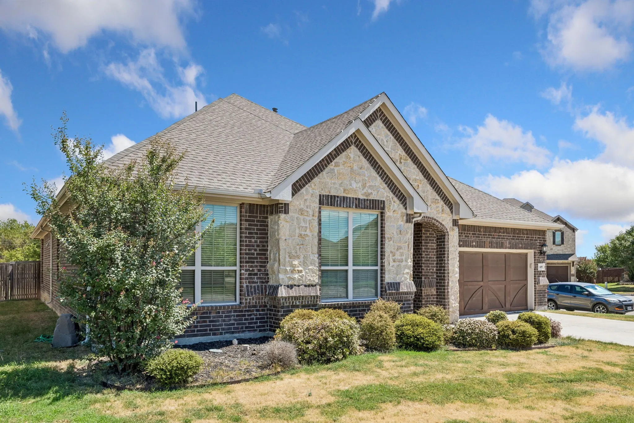 Single Family Residence For Sale in Tarrant County , 609 Morning Glory Lane, Mansfield, Texas 76063, 3 Bedroom, 2 Bathroom, 3 Garage spaces, 2,090 Sqft, built in 2016, mls#21377272, Real Estate Agent in Mansfield, Homes For Sale in Tarrant county, Homes For Sale in Mansfield, Realtor in Mansfield Texas, Real Estate Brokerage Independent Realty Texas, Luminita Cordes Realtor