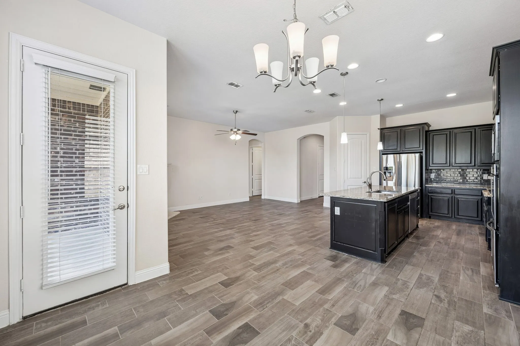 Single Family Residence For Sale in Tarrant County , 609 Morning Glory Lane, Mansfield, Texas 76063, 3 Bedroom, 2 Bathroom, 3 Garage spaces, 2,090 Sqft, built in 2016, mls#21377272, Real Estate Agent in Mansfield, Homes For Sale in Tarrant county, Homes For Sale in Mansfield, Realtor in Mansfield Texas, Real Estate Brokerage Independent Realty Texas, Luminita Cordes Realtor