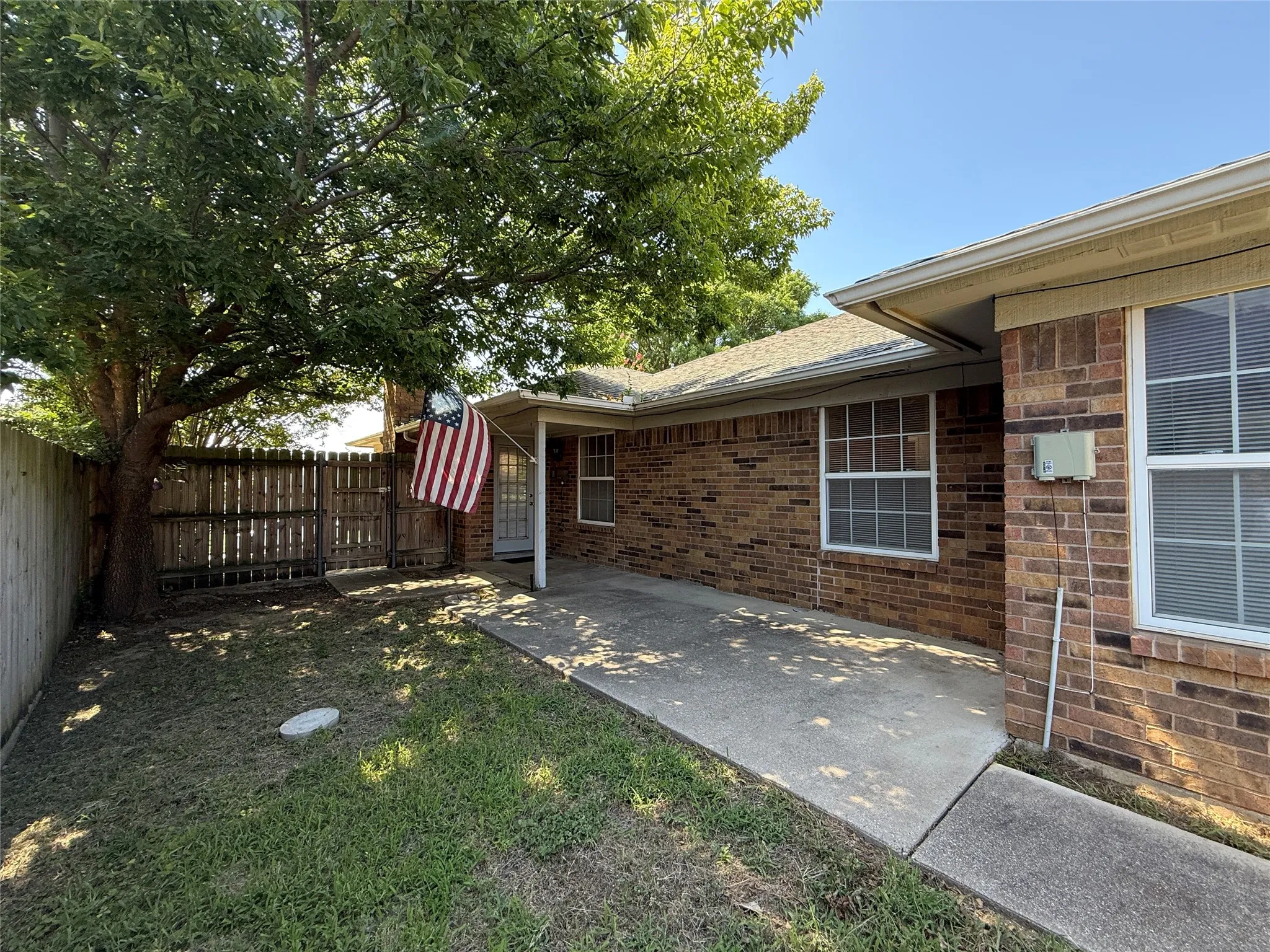 Single Family Residence For Rent in Tarrant County , 2802 Shady Grove Drive, Bedford, Texas 76021, 3 Bedroom, 2 Bathroom, 2 Garage spaces, 1,431 Sqft, built in 1978, mls#21377227, Real Estate Agent in Bedford, Homes For Rent in Tarrant county, Homes For Rent in Bedford, Realtor in Bedford Texas, Real Estate Brokerage Independent Realty Texas, Luminita Cordes Realtor