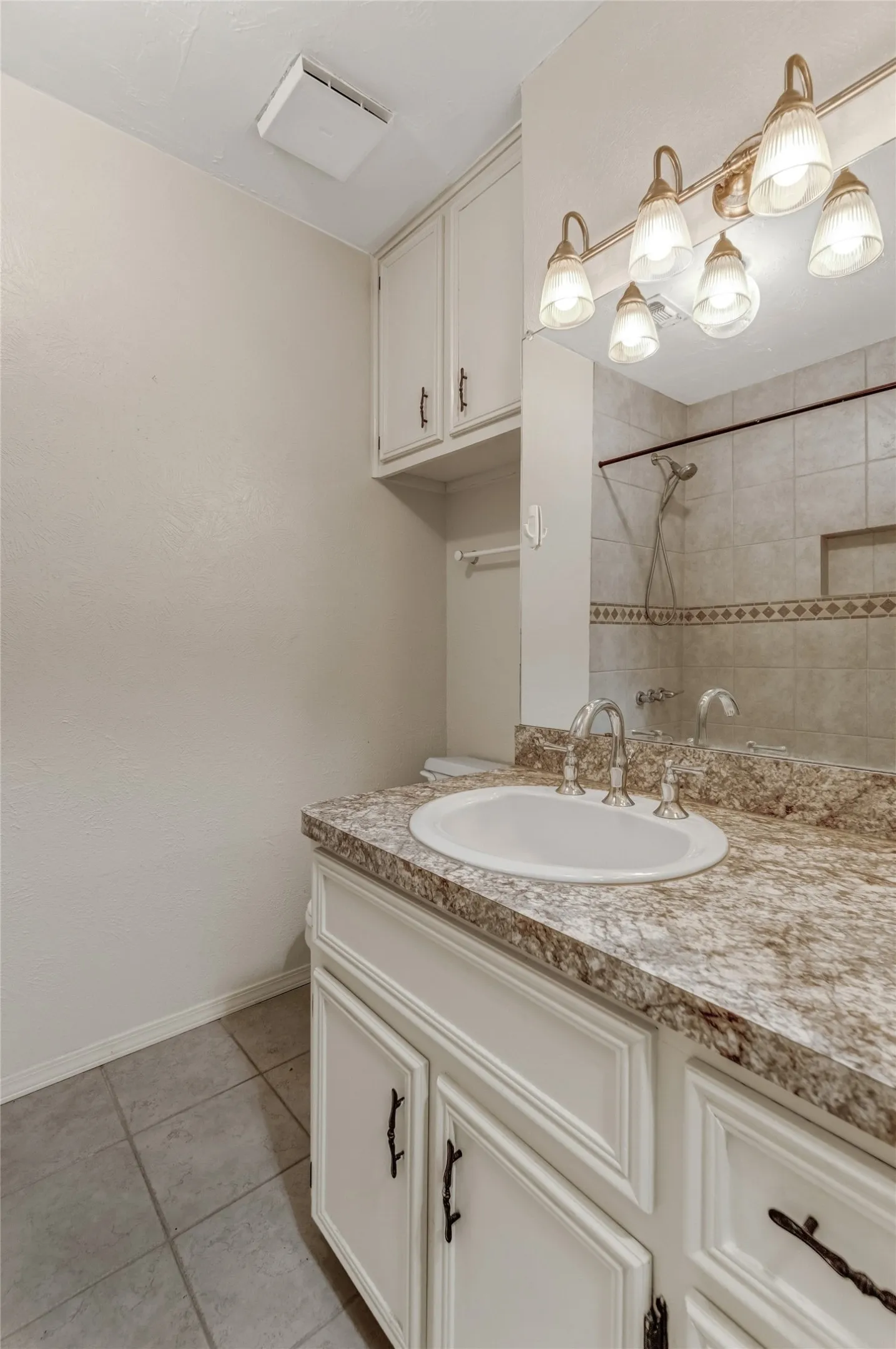 Single Family Residence For Rent in Tarrant County , 2802 Shady Grove Drive, Bedford, Texas 76021, 3 Bedroom, 2 Bathroom, 2 Garage spaces, 1,431 Sqft, built in 1978, mls#21377227, Real Estate Agent in Bedford, Homes For Rent in Tarrant county, Homes For Rent in Bedford, Realtor in Bedford Texas, Real Estate Brokerage Independent Realty Texas, Luminita Cordes Realtor
