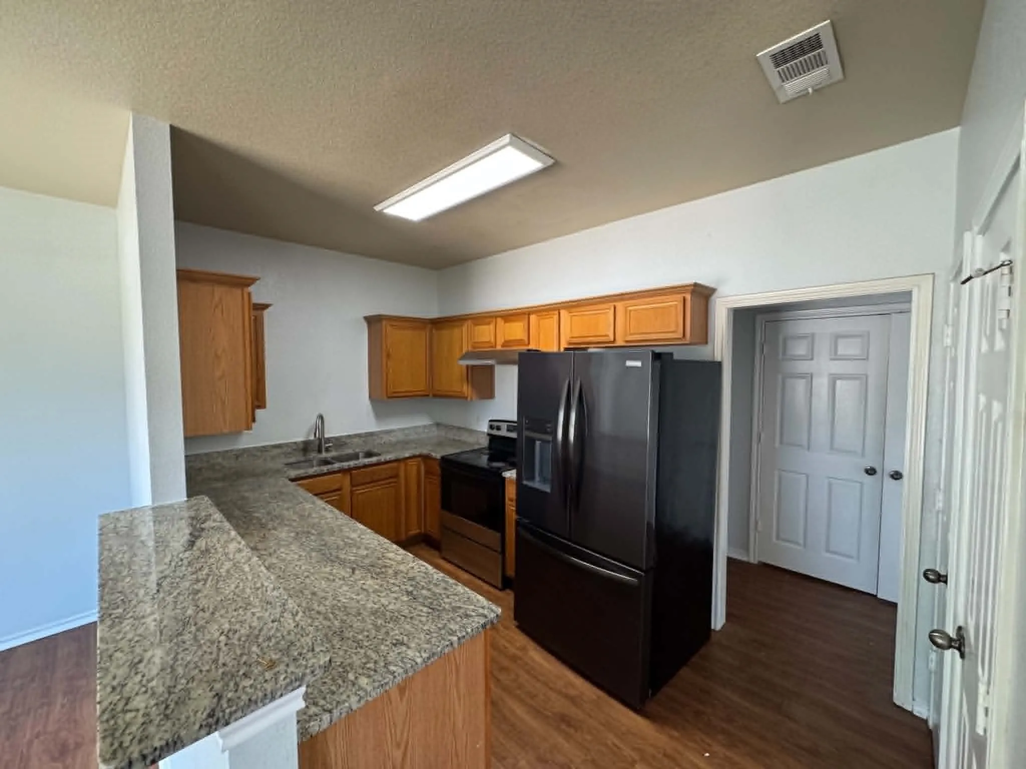 Apartment For Rent in Tarrant County , 813 Betty Court B, Hurst, Texas 76053, 3 Bedroom, 2 Bathroom, Garage spaces, 1,473 Sqft, built in 2003, mls#21377298, Real Estate Agent in Hurst, Homes For Rent in Tarrant county, Homes For Rent in Hurst, Realtor in Hurst Texas, Real Estate Brokerage Independent Realty Texas, Luminita Cordes Realtor