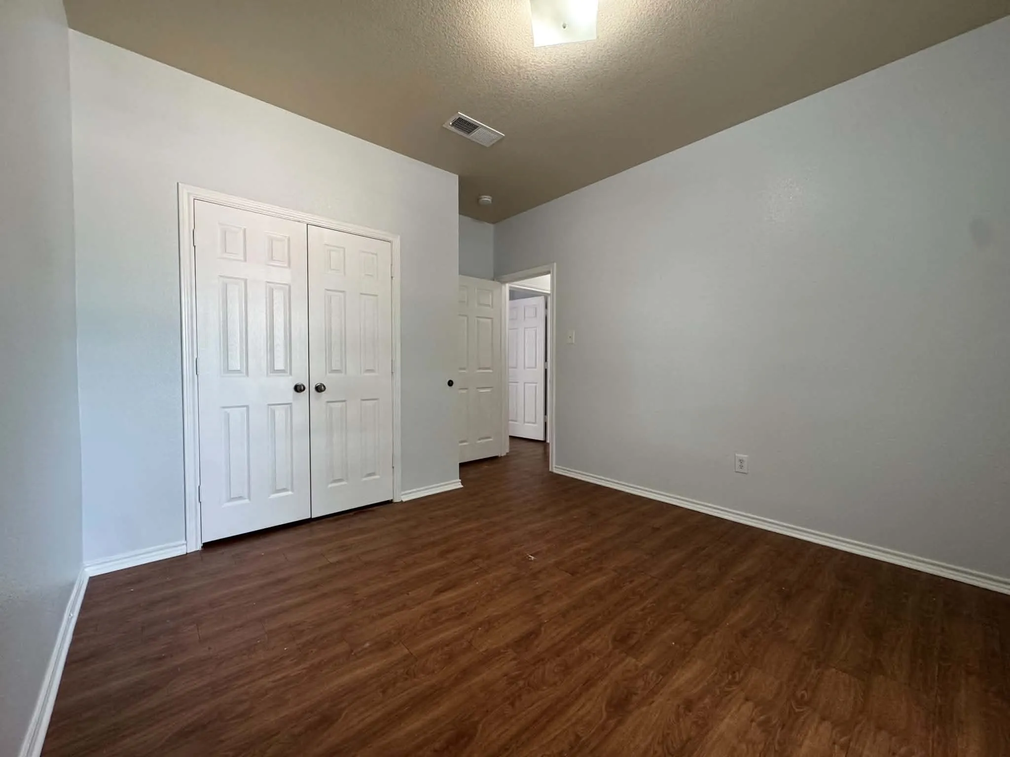 Apartment For Rent in Tarrant County , 813 Betty Court B, Hurst, Texas 76053, 3 Bedroom, 2 Bathroom, Garage spaces, 1,473 Sqft, built in 2003, mls#21377298, Real Estate Agent in Hurst, Homes For Rent in Tarrant county, Homes For Rent in Hurst, Realtor in Hurst Texas, Real Estate Brokerage Independent Realty Texas, Luminita Cordes Realtor