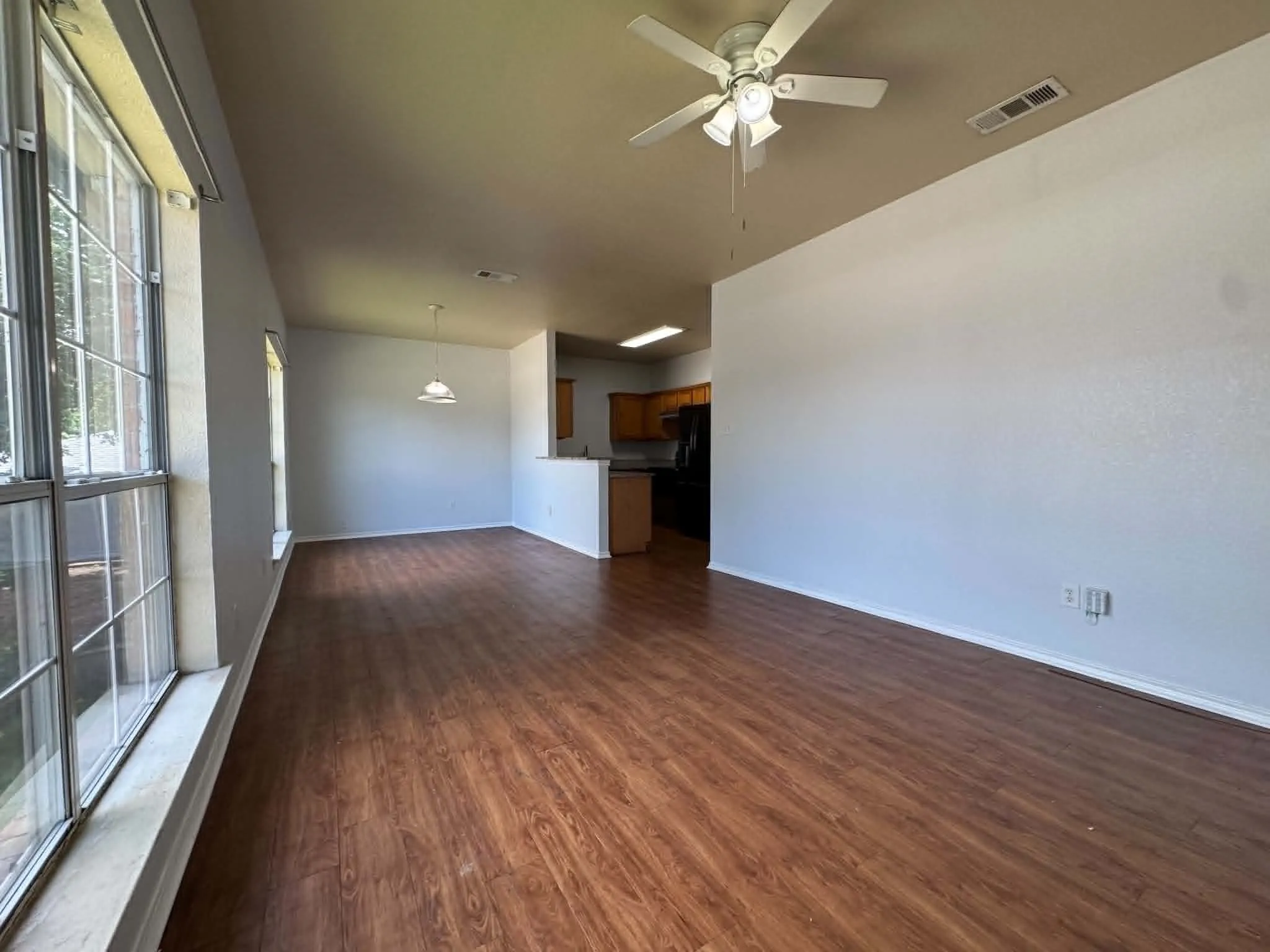 Apartment For Rent in Tarrant County , 813 Betty Court B, Hurst, Texas 76053, 3 Bedroom, 2 Bathroom, Garage spaces, 1,473 Sqft, built in 2003, mls#21377298, Real Estate Agent in Hurst, Homes For Rent in Tarrant county, Homes For Rent in Hurst, Realtor in Hurst Texas, Real Estate Brokerage Independent Realty Texas, Luminita Cordes Realtor