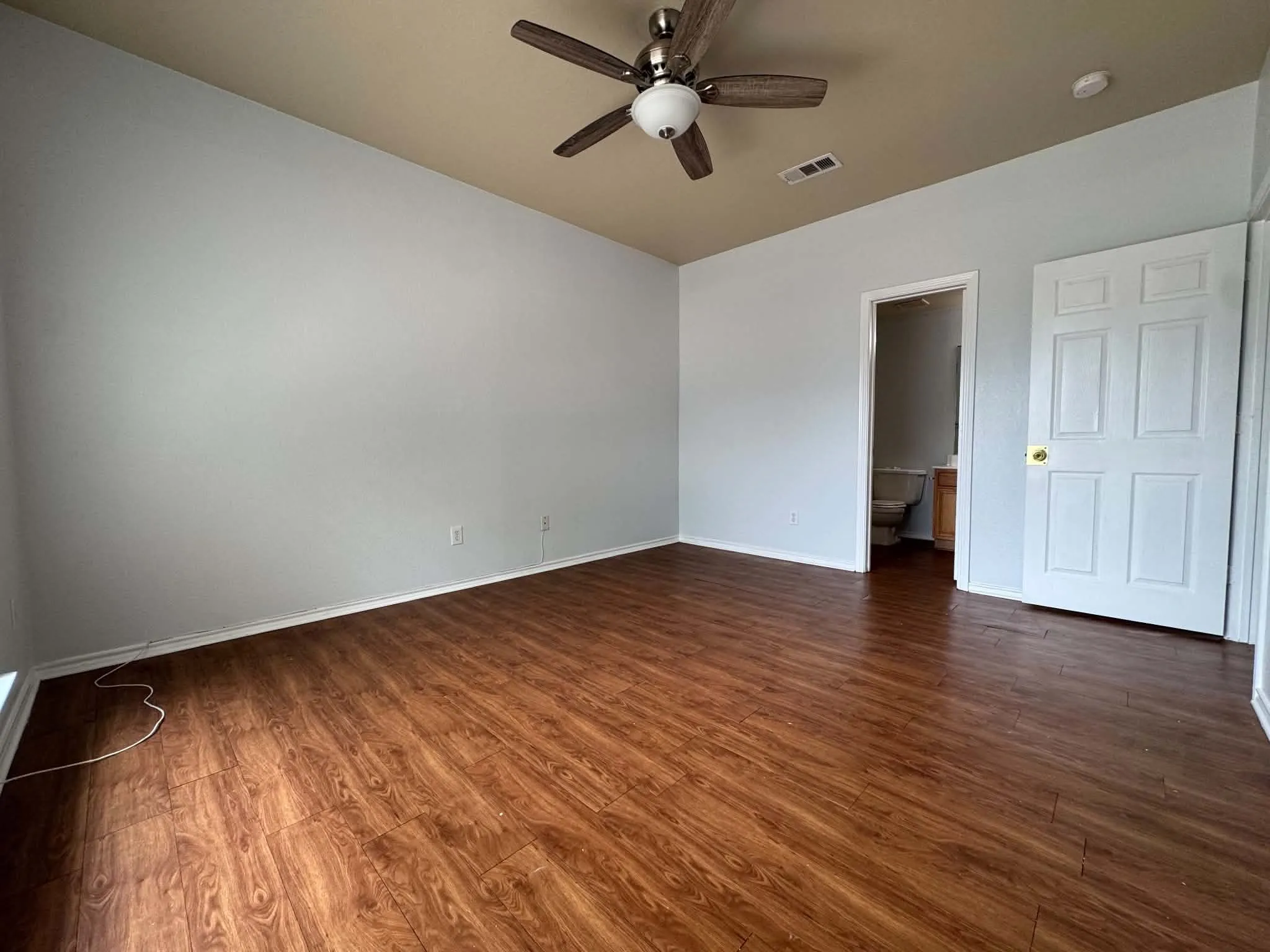 Apartment For Rent in Tarrant County , 813 Betty Court B, Hurst, Texas 76053, 3 Bedroom, 2 Bathroom, Garage spaces, 1,473 Sqft, built in 2003, mls#21377298, Real Estate Agent in Hurst, Homes For Rent in Tarrant county, Homes For Rent in Hurst, Realtor in Hurst Texas, Real Estate Brokerage Independent Realty Texas, Luminita Cordes Realtor