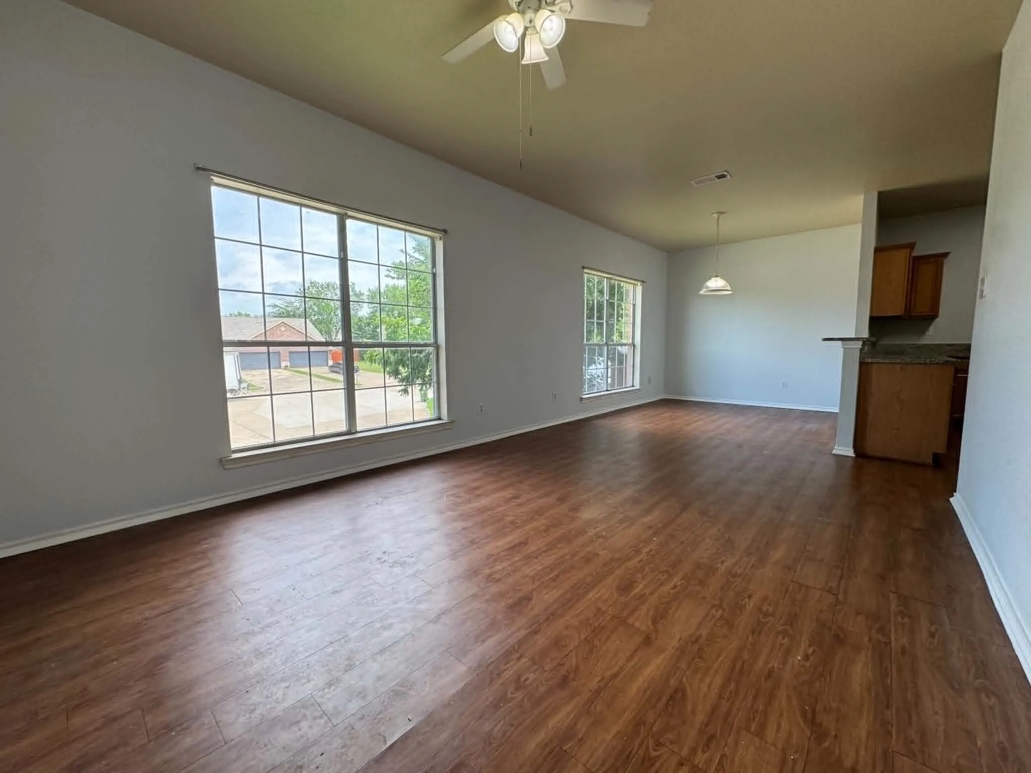 Apartment For Rent in Tarrant County , 813 Betty Court B, Hurst, Texas 76053, 3 Bedroom, 2 Bathroom, Garage spaces, 1,473 Sqft, built in 2003, mls#21377298, Real Estate Agent in Hurst, Homes For Rent in Tarrant county, Homes For Rent in Hurst, Realtor in Hurst Texas, Real Estate Brokerage Independent Realty Texas, Luminita Cordes Realtor