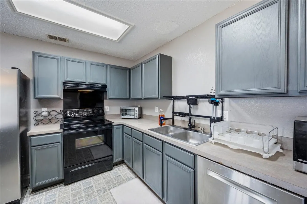 Single Family Residence For Sale in Tarrant County , 7207 Port Phillip Drive, Arlington, Texas 76002, 4 Bedroom, 3 Bathroom, 2 Garage spaces, 2,576 Sqft, built in 1999, mls#21377158, Real Estate Agent in Arlington, Homes For Sale in Tarrant county, Homes For Sale in Arlington, Realtor in Arlington Texas, Real Estate Brokerage Independent Realty Texas, Luminita Cordes Realtor