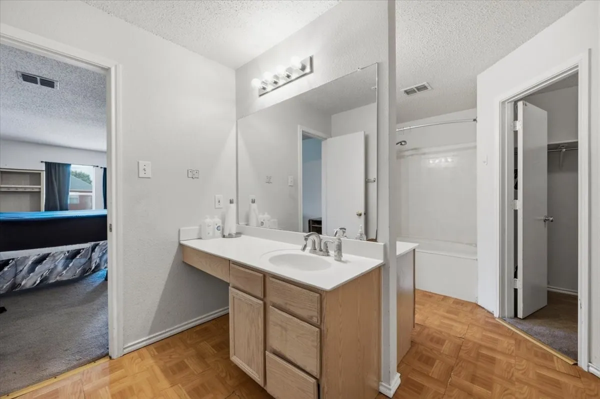 Single Family Residence For Sale in Tarrant County , 7207 Port Phillip Drive, Arlington, Texas 76002, 4 Bedroom, 3 Bathroom, 2 Garage spaces, 2,576 Sqft, built in 1999, mls#21377158, Real Estate Agent in Arlington, Homes For Sale in Tarrant county, Homes For Sale in Arlington, Realtor in Arlington Texas, Real Estate Brokerage Independent Realty Texas, Luminita Cordes Realtor
