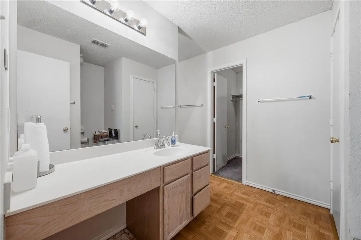 Single Family Residence For Sale in Tarrant County , 7207 Port Phillip Drive, Arlington, Texas 76002, 4 Bedroom, 3 Bathroom, 2 Garage spaces, 2,576 Sqft, built in 1999, mls#21377158, Real Estate Agent in Arlington, Homes For Sale in Tarrant county, Homes For Sale in Arlington, Realtor in Arlington Texas, Real Estate Brokerage Independent Realty Texas, Luminita Cordes Realtor