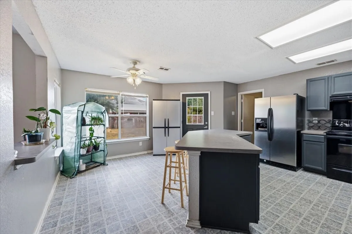 Single Family Residence For Sale in Tarrant County , 7207 Port Phillip Drive, Arlington, Texas 76002, 4 Bedroom, 3 Bathroom, 2 Garage spaces, 2,576 Sqft, built in 1999, mls#21377158, Real Estate Agent in Arlington, Homes For Sale in Tarrant county, Homes For Sale in Arlington, Realtor in Arlington Texas, Real Estate Brokerage Independent Realty Texas, Luminita Cordes Realtor