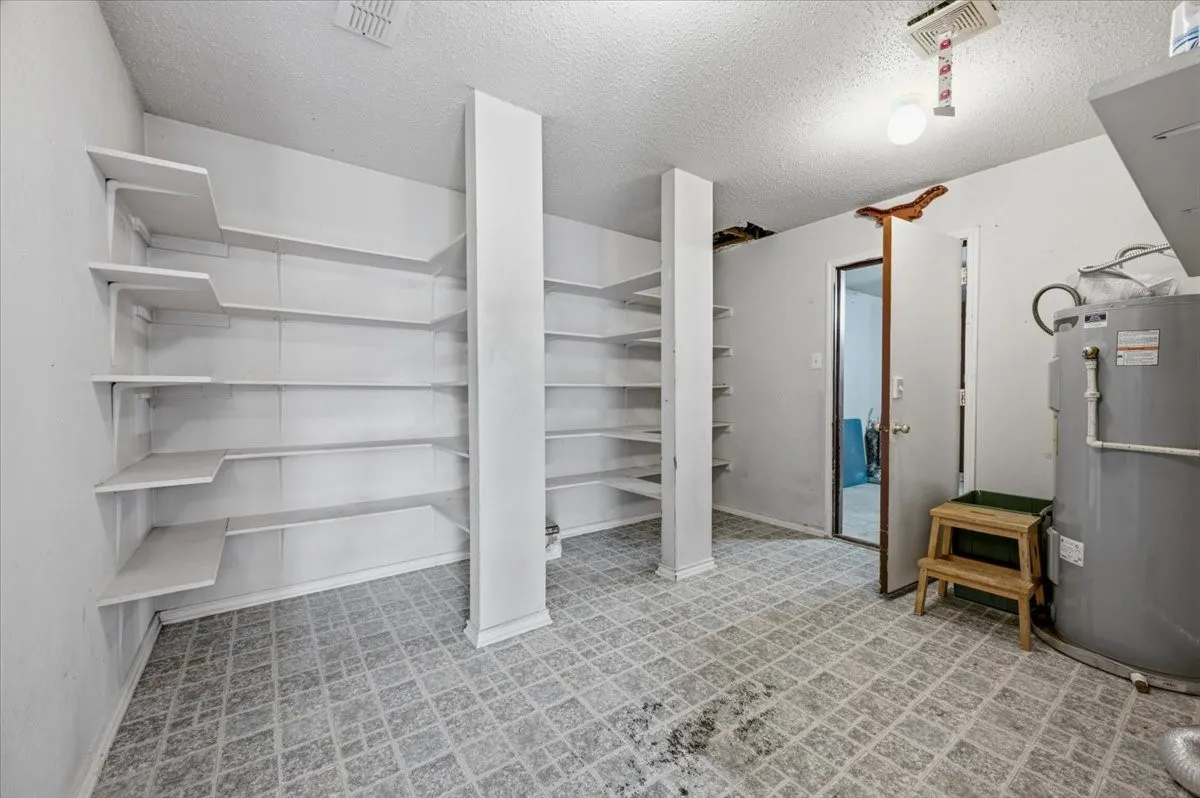 Single Family Residence For Sale in Tarrant County , 7207 Port Phillip Drive, Arlington, Texas 76002, 4 Bedroom, 3 Bathroom, 2 Garage spaces, 2,576 Sqft, built in 1999, mls#21377158, Real Estate Agent in Arlington, Homes For Sale in Tarrant county, Homes For Sale in Arlington, Realtor in Arlington Texas, Real Estate Brokerage Independent Realty Texas, Luminita Cordes Realtor