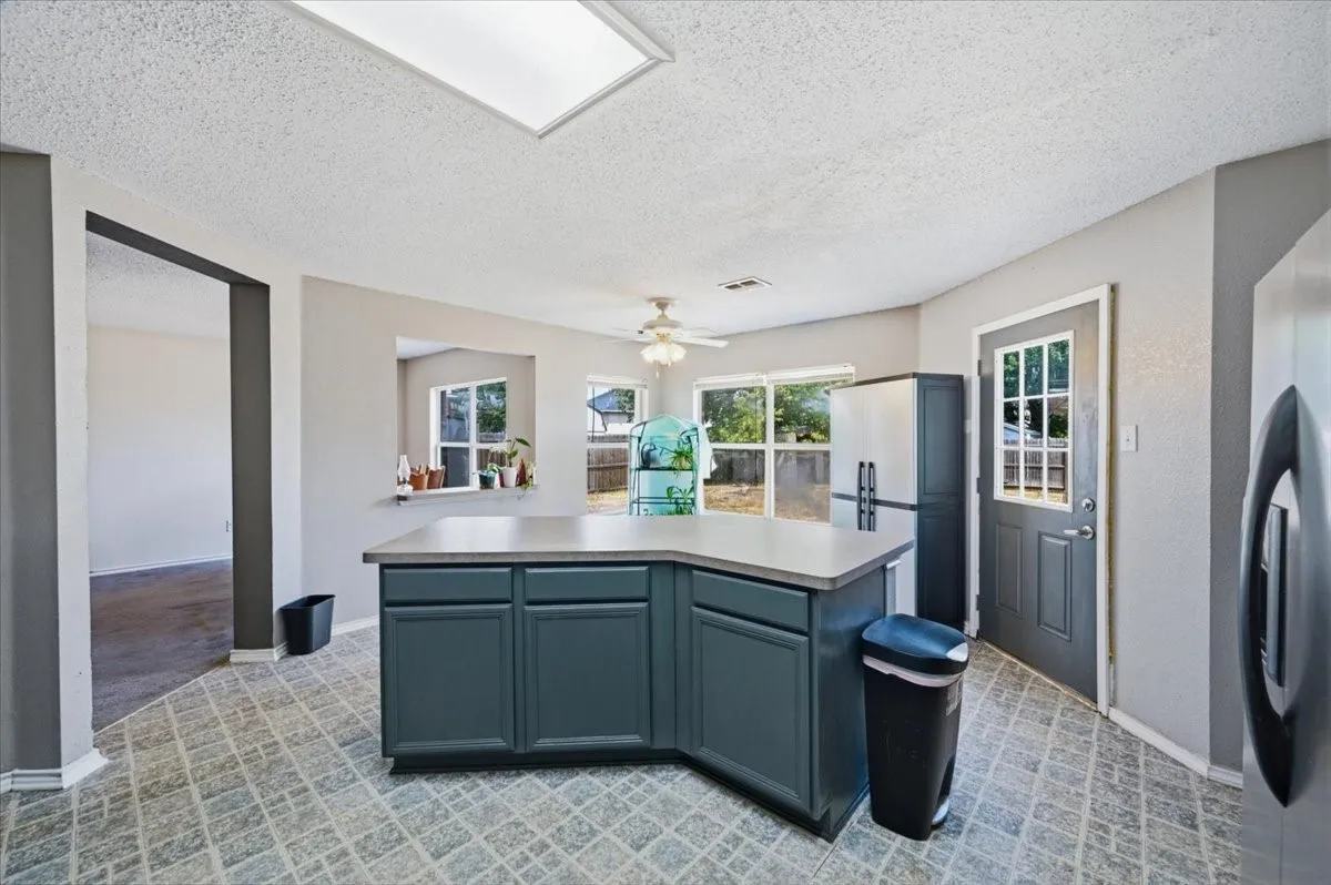 Single Family Residence For Sale in Tarrant County , 7207 Port Phillip Drive, Arlington, Texas 76002, 4 Bedroom, 3 Bathroom, 2 Garage spaces, 2,576 Sqft, built in 1999, mls#21377158, Real Estate Agent in Arlington, Homes For Sale in Tarrant county, Homes For Sale in Arlington, Realtor in Arlington Texas, Real Estate Brokerage Independent Realty Texas, Luminita Cordes Realtor