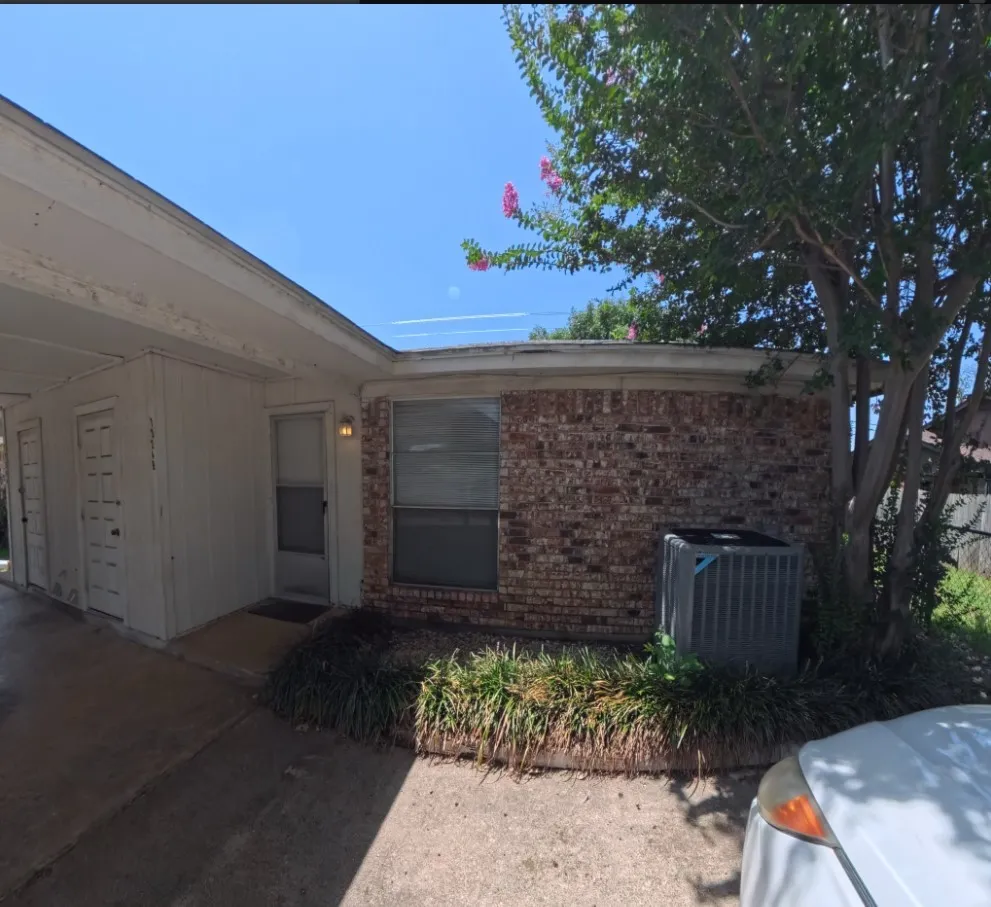 Duplex For Rent in Tarrant County , 7324 Davis Boulevard B, North Richland Hills, Texas 76182, 2 Bedroom, 2 Bathroom, Garage spaces, 2,402 Sqft, built in 1978, mls#21377209, Real Estate Agent in North Richland Hills, Homes For Rent in Tarrant county, Homes For Rent in North Richland Hills, Realtor in North Richland Hills Texas, Real Estate Brokerage Independent Realty Texas, Luminita Cordes Realtor