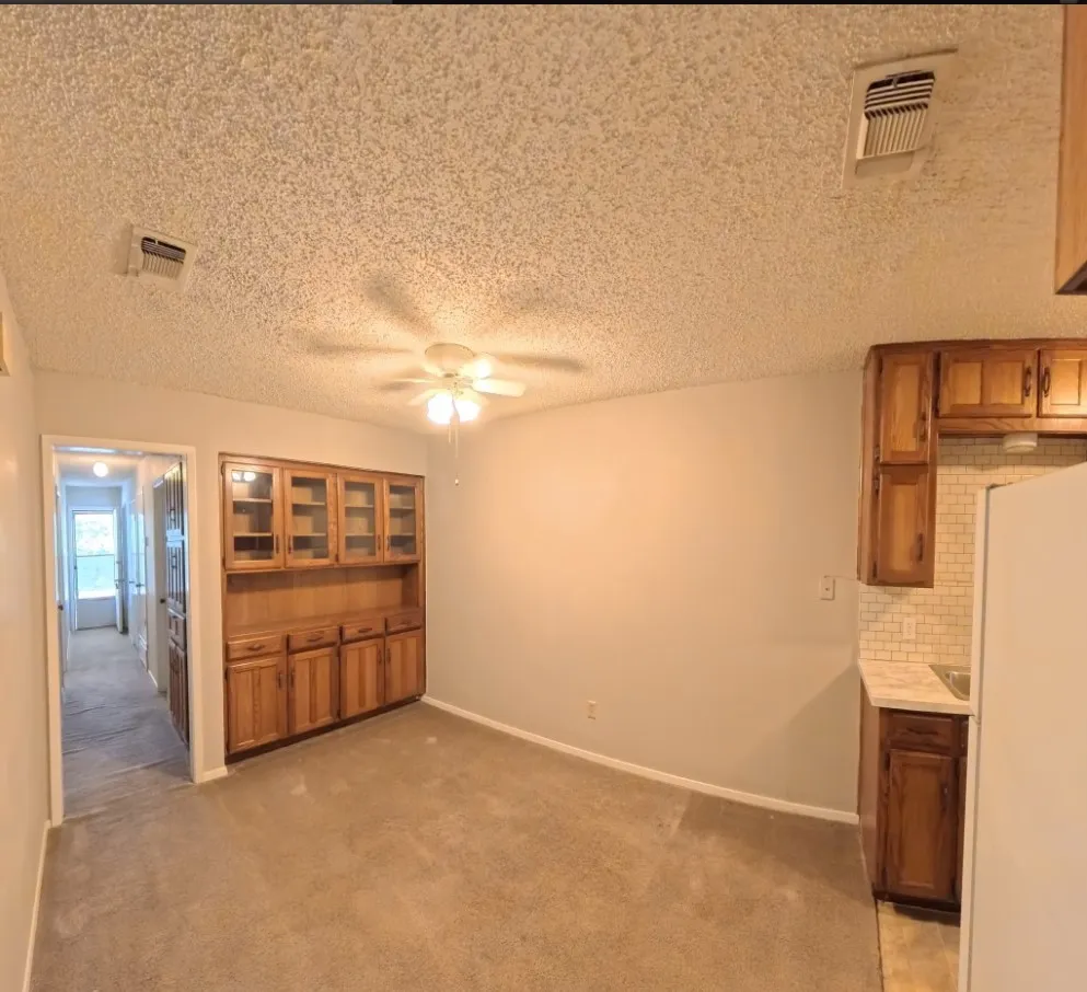 Duplex For Rent in Tarrant County , 7324 Davis Boulevard B, North Richland Hills, Texas 76182, 2 Bedroom, 2 Bathroom, Garage spaces, 2,402 Sqft, built in 1978, mls#21377209, Real Estate Agent in North Richland Hills, Homes For Rent in Tarrant county, Homes For Rent in North Richland Hills, Realtor in North Richland Hills Texas, Real Estate Brokerage Independent Realty Texas, Luminita Cordes Realtor