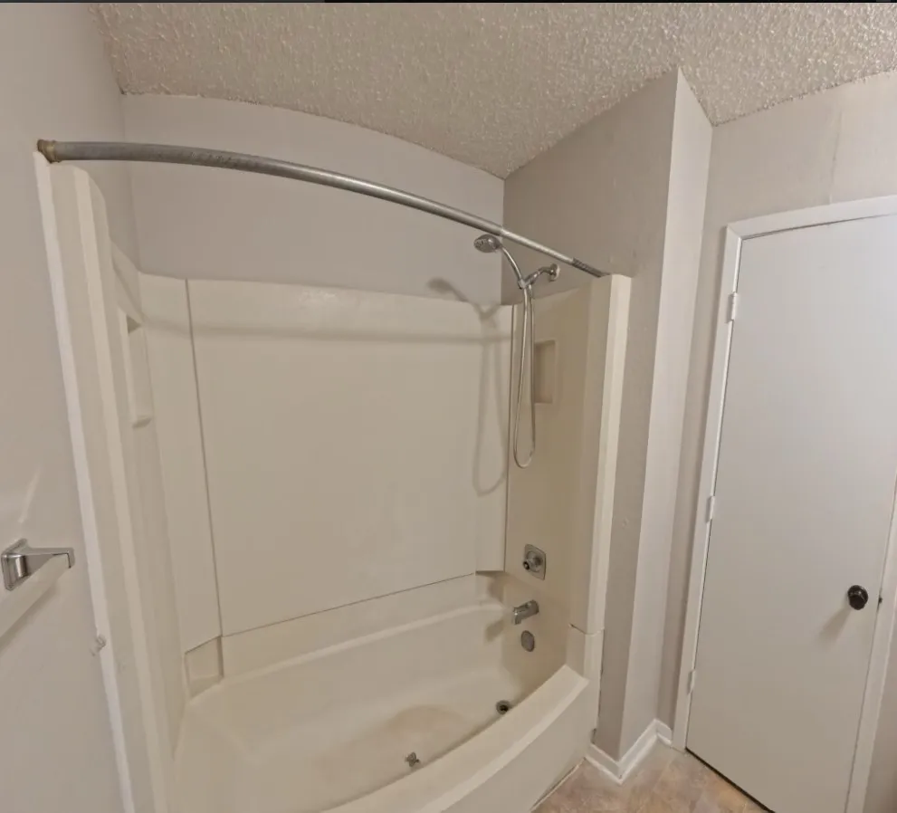 Duplex For Rent in Tarrant County , 7324 Davis Boulevard B, North Richland Hills, Texas 76182, 2 Bedroom, 2 Bathroom, Garage spaces, 2,402 Sqft, built in 1978, mls#21377209, Real Estate Agent in North Richland Hills, Homes For Rent in Tarrant county, Homes For Rent in North Richland Hills, Realtor in North Richland Hills Texas, Real Estate Brokerage Independent Realty Texas, Luminita Cordes Realtor