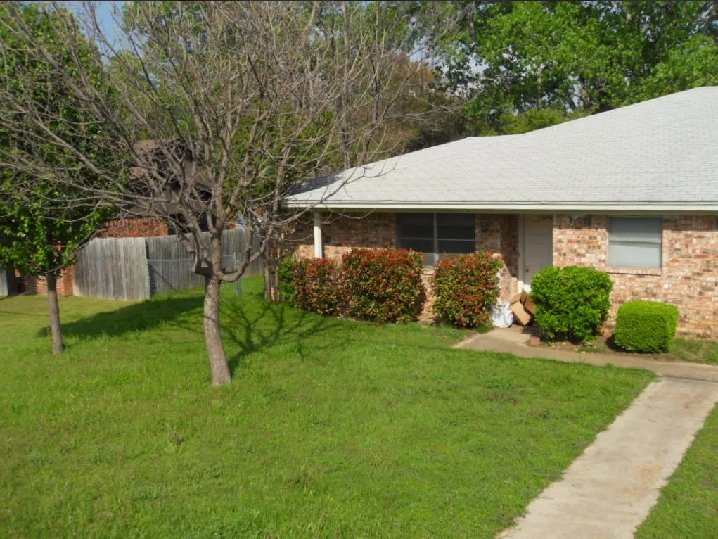 Duplex For Rent in Tarrant County , 7324 Davis Boulevard B, North Richland Hills, Texas 76182, 2 Bedroom, 2 Bathroom, Garage spaces, 2,402 Sqft, built in 1978, mls#21377209, Real Estate Agent in North Richland Hills, Homes For Rent in Tarrant county, Homes For Rent in North Richland Hills, Realtor in North Richland Hills Texas, Real Estate Brokerage Independent Realty Texas, Luminita Cordes Realtor
