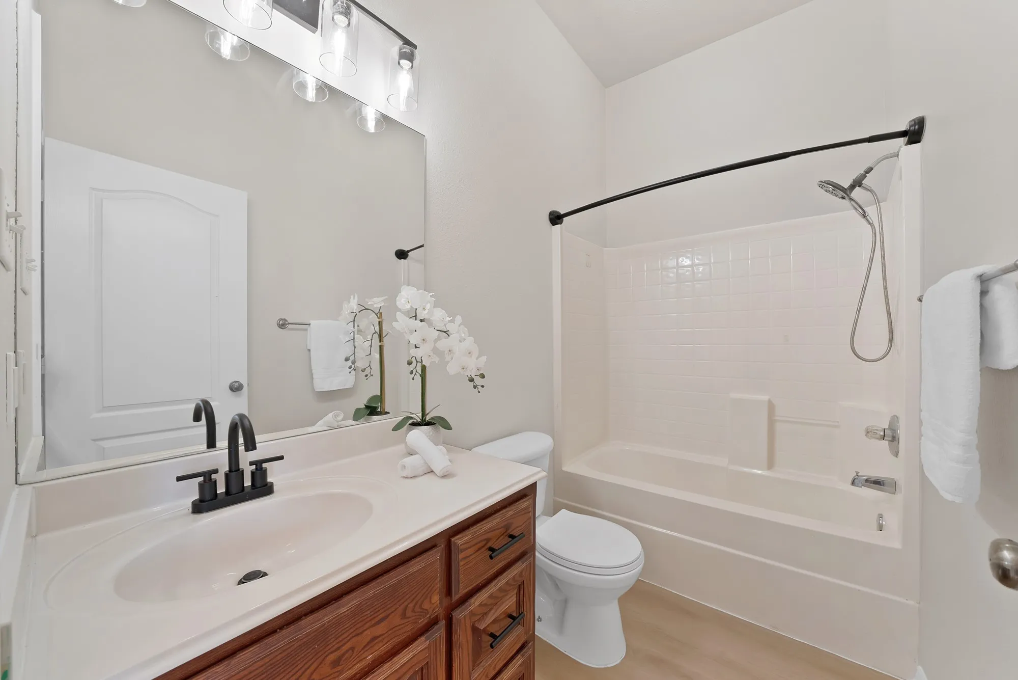 Single Family Residence For Sale in Tarrant County , 137 Hirth Drive, Crowley, Texas 76036, 3 Bedroom, 2 Bathroom, 2 Garage spaces, 1,792 Sqft, built in 2003, mls#21371219, Real Estate Agent in Crowley, Homes For Sale in Tarrant county, Homes For Sale in Crowley, Realtor in Crowley Texas, Real Estate Brokerage Independent Realty Texas, Luminita Cordes Realtor