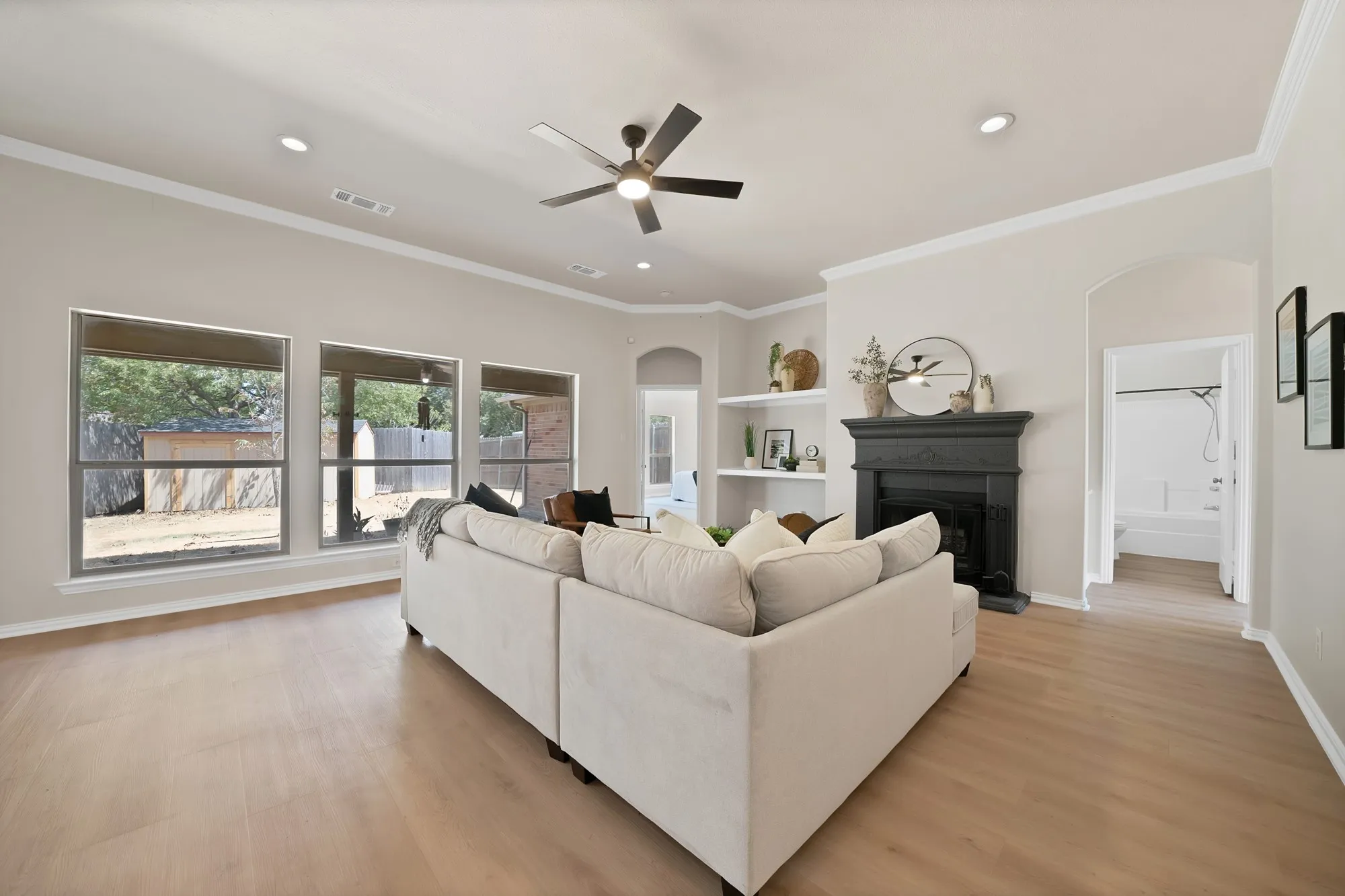 Single Family Residence For Sale in Tarrant County , 137 Hirth Drive, Crowley, Texas 76036, 3 Bedroom, 2 Bathroom, 2 Garage spaces, 1,792 Sqft, built in 2003, mls#21371219, Real Estate Agent in Crowley, Homes For Sale in Tarrant county, Homes For Sale in Crowley, Realtor in Crowley Texas, Real Estate Brokerage Independent Realty Texas, Luminita Cordes Realtor