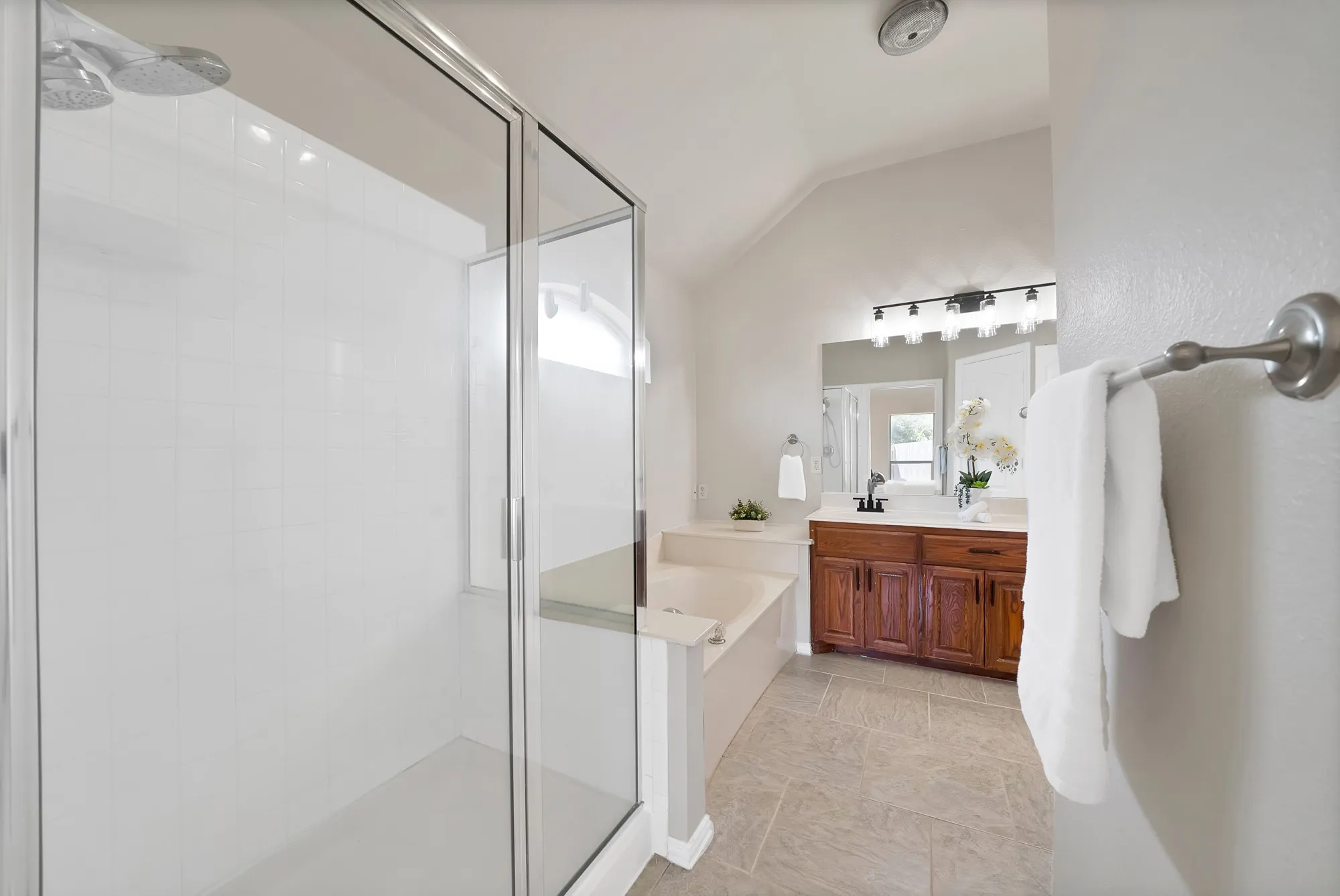Single Family Residence For Sale in Tarrant County , 137 Hirth Drive, Crowley, Texas 76036, 3 Bedroom, 2 Bathroom, 2 Garage spaces, 1,792 Sqft, built in 2003, mls#21371219, Real Estate Agent in Crowley, Homes For Sale in Tarrant county, Homes For Sale in Crowley, Realtor in Crowley Texas, Real Estate Brokerage Independent Realty Texas, Luminita Cordes Realtor