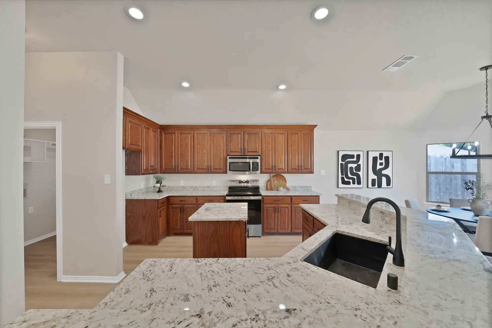 Single Family Residence For Sale in Tarrant County , 137 Hirth Drive, Crowley, Texas 76036, 3 Bedroom, 2 Bathroom, 2 Garage spaces, 1,792 Sqft, built in 2003, mls#21371219, Real Estate Agent in Crowley, Homes For Sale in Tarrant county, Homes For Sale in Crowley, Realtor in Crowley Texas, Real Estate Brokerage Independent Realty Texas, Luminita Cordes Realtor