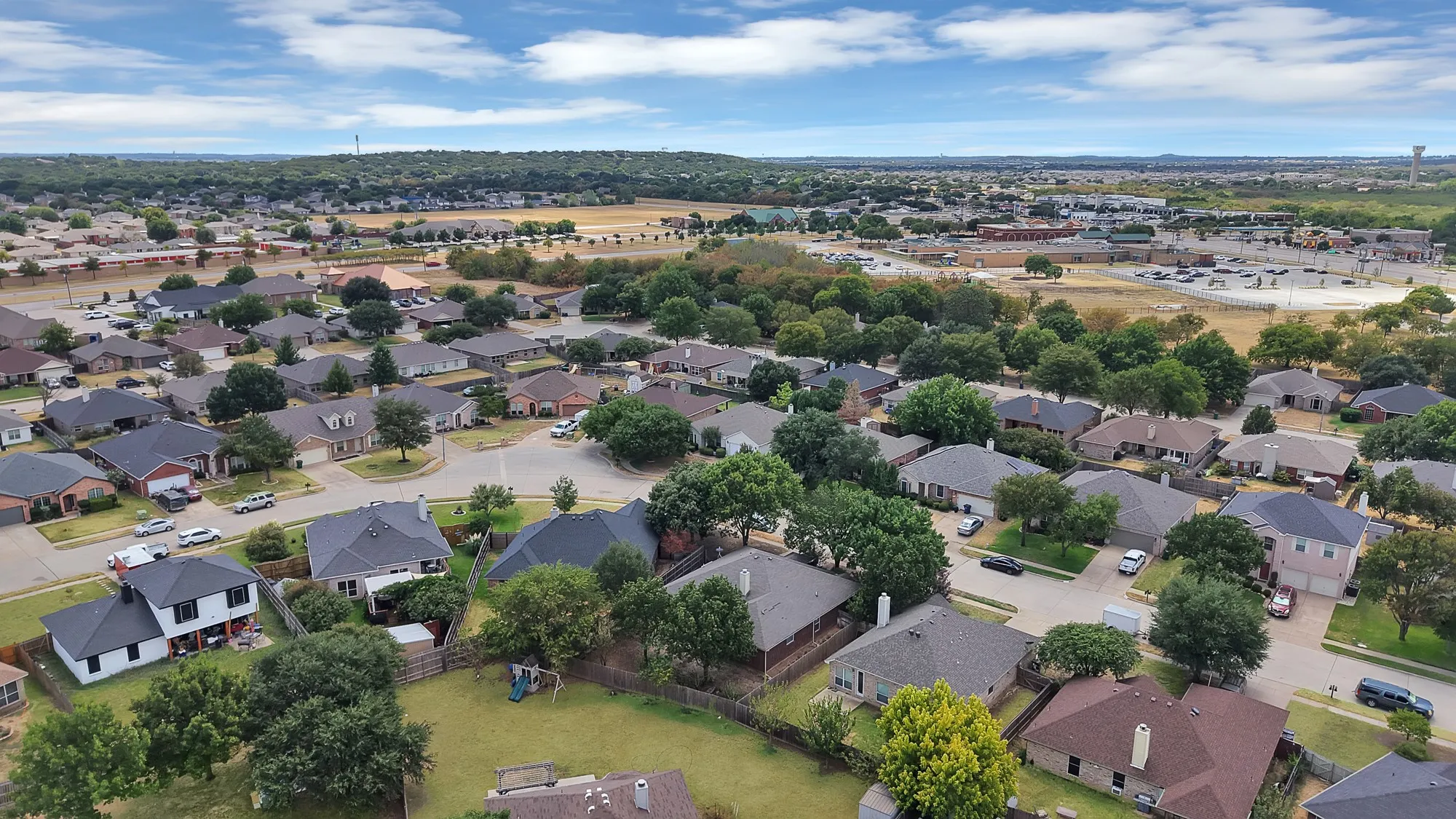 Single Family Residence For Sale in Tarrant County , 137 Hirth Drive, Crowley, Texas 76036, 3 Bedroom, 2 Bathroom, 2 Garage spaces, 1,792 Sqft, built in 2003, mls#21371219, Real Estate Agent in Crowley, Homes For Sale in Tarrant county, Homes For Sale in Crowley, Realtor in Crowley Texas, Real Estate Brokerage Independent Realty Texas, Luminita Cordes Realtor