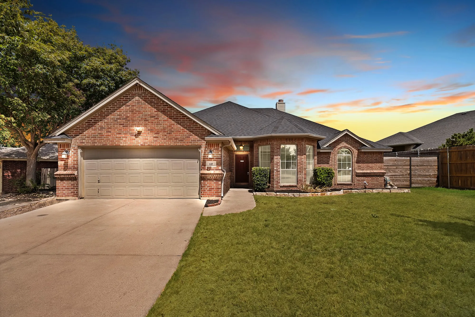Single Family Residence For Sale in Tarrant County , 137 Hirth Drive, Crowley, Texas 76036, 3 Bedroom, 2 Bathroom, 2 Garage spaces, 1,792 Sqft, built in 2003, mls#21371219, Real Estate Agent in Crowley, Homes For Sale in Tarrant county, Homes For Sale in Crowley, Realtor in Crowley Texas, Real Estate Brokerage Independent Realty Texas, Luminita Cordes Realtor