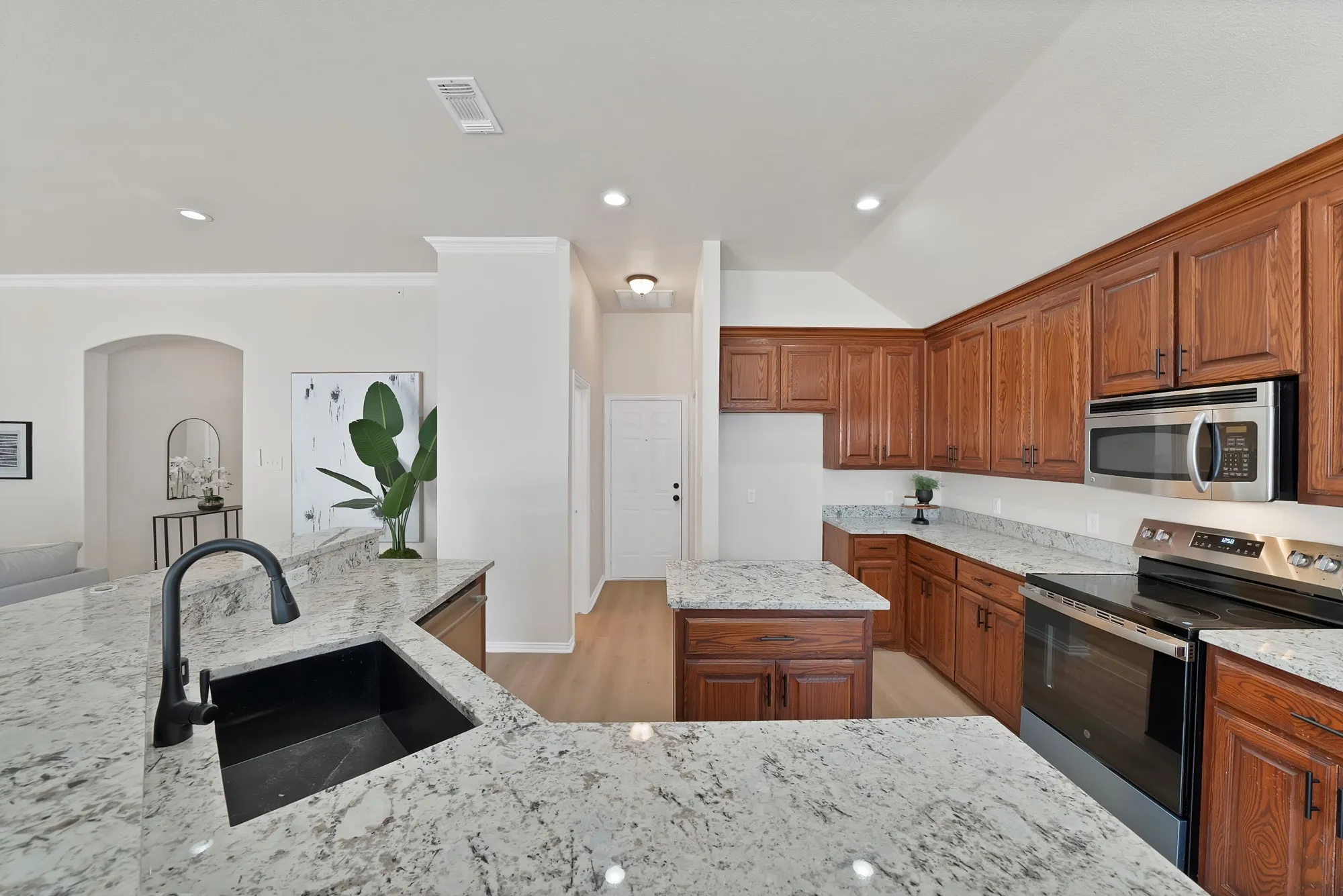 Single Family Residence For Sale in Tarrant County , 137 Hirth Drive, Crowley, Texas 76036, 3 Bedroom, 2 Bathroom, 2 Garage spaces, 1,792 Sqft, built in 2003, mls#21371219, Real Estate Agent in Crowley, Homes For Sale in Tarrant county, Homes For Sale in Crowley, Realtor in Crowley Texas, Real Estate Brokerage Independent Realty Texas, Luminita Cordes Realtor