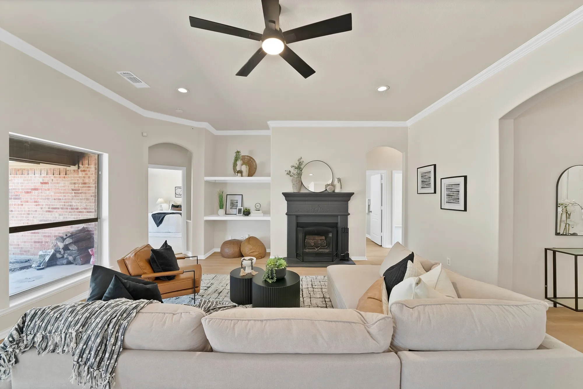 Single Family Residence For Sale in Tarrant County , 137 Hirth Drive, Crowley, Texas 76036, 3 Bedroom, 2 Bathroom, 2 Garage spaces, 1,792 Sqft, built in 2003, mls#21371219, Real Estate Agent in Crowley, Homes For Sale in Tarrant county, Homes For Sale in Crowley, Realtor in Crowley Texas, Real Estate Brokerage Independent Realty Texas, Luminita Cordes Realtor