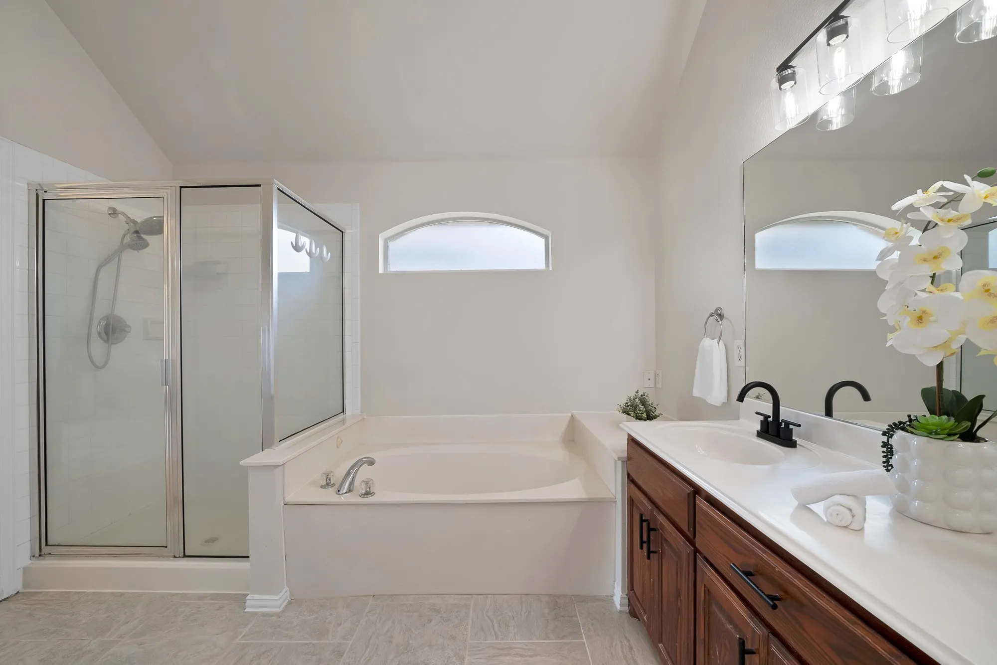 Single Family Residence For Sale in Tarrant County , 137 Hirth Drive, Crowley, Texas 76036, 3 Bedroom, 2 Bathroom, 2 Garage spaces, 1,792 Sqft, built in 2003, mls#21371219, Real Estate Agent in Crowley, Homes For Sale in Tarrant county, Homes For Sale in Crowley, Realtor in Crowley Texas, Real Estate Brokerage Independent Realty Texas, Luminita Cordes Realtor
