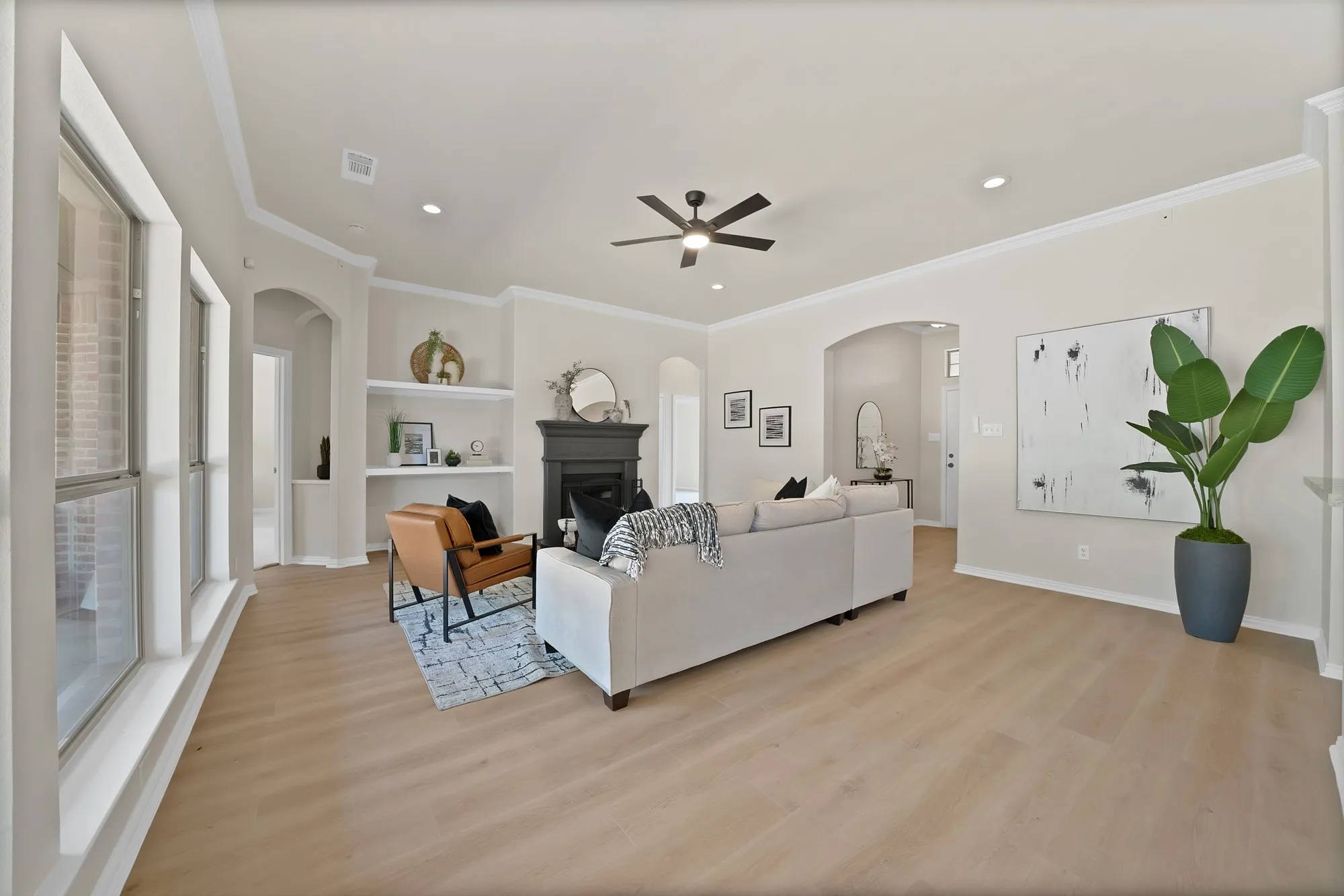 Single Family Residence For Sale in Tarrant County , 137 Hirth Drive, Crowley, Texas 76036, 3 Bedroom, 2 Bathroom, 2 Garage spaces, 1,792 Sqft, built in 2003, mls#21371219, Real Estate Agent in Crowley, Homes For Sale in Tarrant county, Homes For Sale in Crowley, Realtor in Crowley Texas, Real Estate Brokerage Independent Realty Texas, Luminita Cordes Realtor