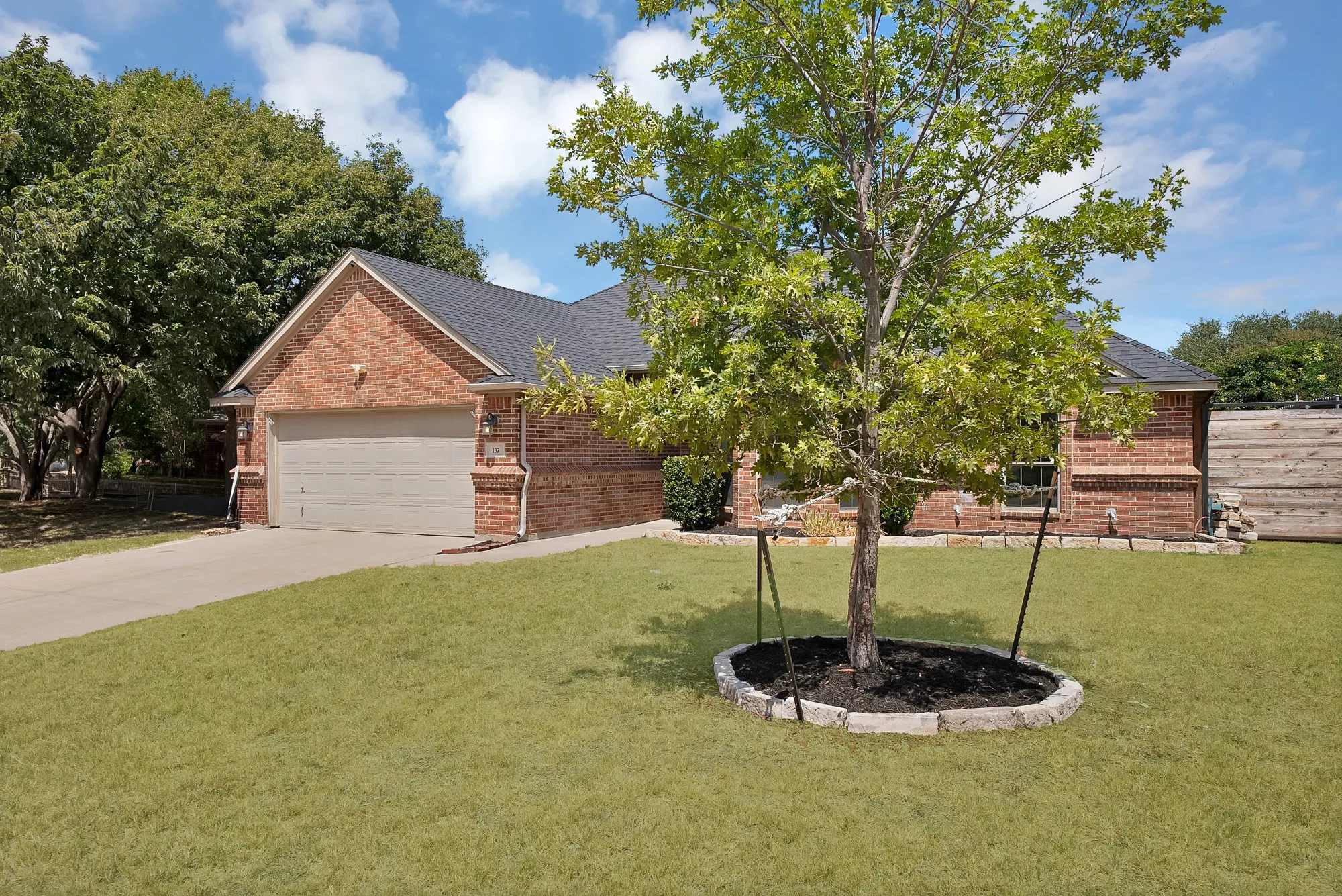 Single Family Residence For Sale in Tarrant County , 137 Hirth Drive, Crowley, Texas 76036, 3 Bedroom, 2 Bathroom, 2 Garage spaces, 1,792 Sqft, built in 2003, mls#21371219, Real Estate Agent in Crowley, Homes For Sale in Tarrant county, Homes For Sale in Crowley, Realtor in Crowley Texas, Real Estate Brokerage Independent Realty Texas, Luminita Cordes Realtor