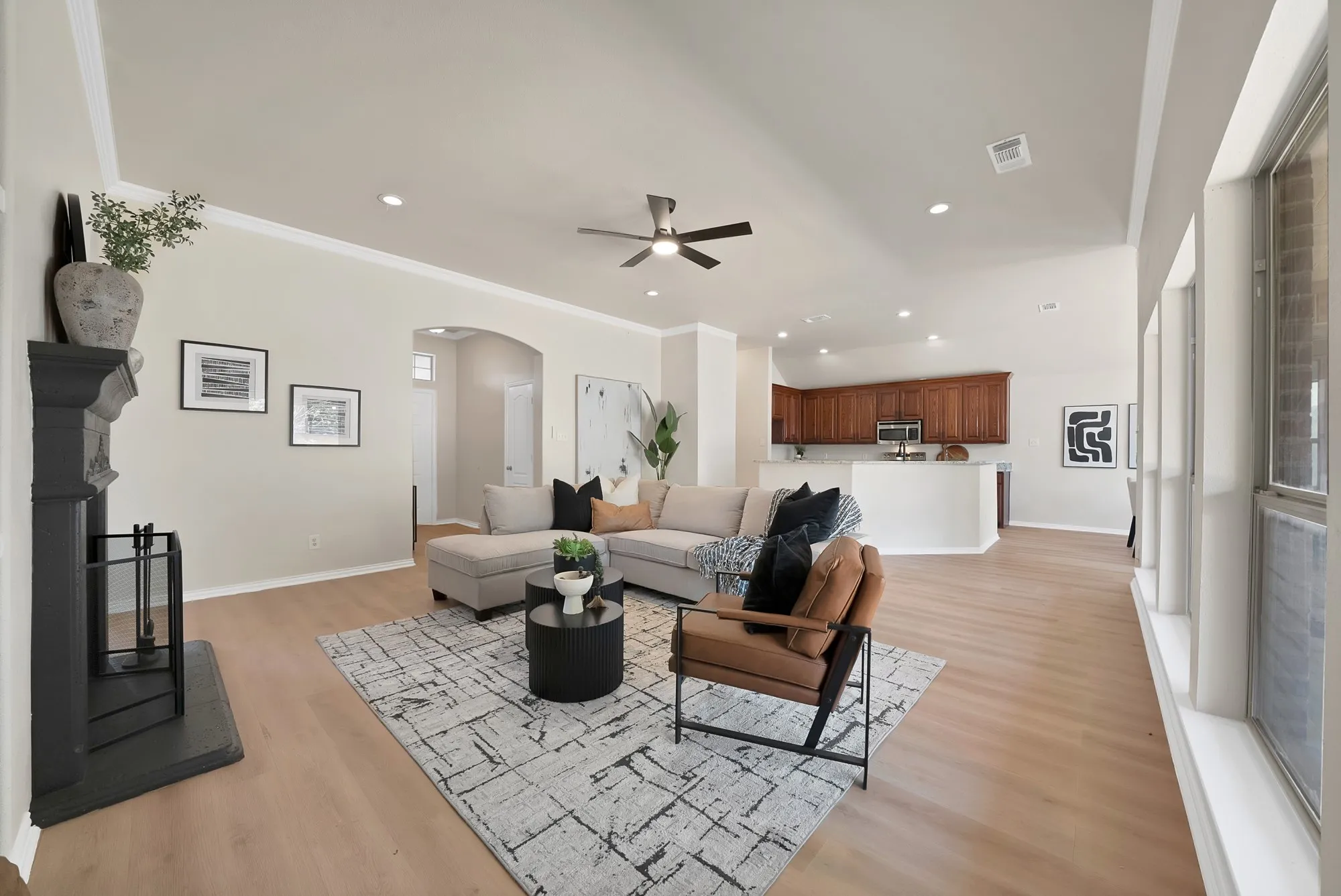 Single Family Residence For Sale in Tarrant County , 137 Hirth Drive, Crowley, Texas 76036, 3 Bedroom, 2 Bathroom, 2 Garage spaces, 1,792 Sqft, built in 2003, mls#21371219, Real Estate Agent in Crowley, Homes For Sale in Tarrant county, Homes For Sale in Crowley, Realtor in Crowley Texas, Real Estate Brokerage Independent Realty Texas, Luminita Cordes Realtor