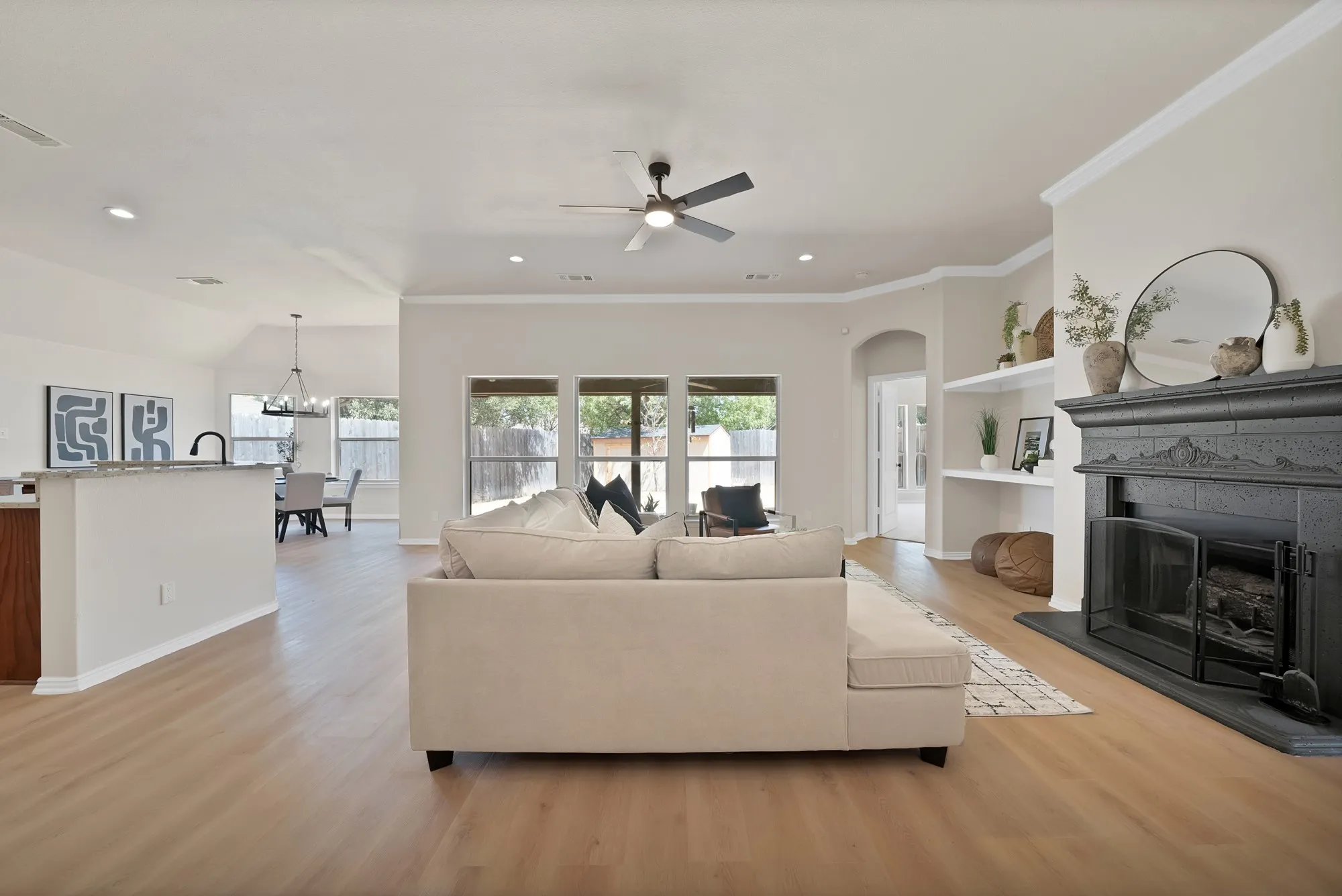 Single Family Residence For Sale in Tarrant County , 137 Hirth Drive, Crowley, Texas 76036, 3 Bedroom, 2 Bathroom, 2 Garage spaces, 1,792 Sqft, built in 2003, mls#21371219, Real Estate Agent in Crowley, Homes For Sale in Tarrant county, Homes For Sale in Crowley, Realtor in Crowley Texas, Real Estate Brokerage Independent Realty Texas, Luminita Cordes Realtor