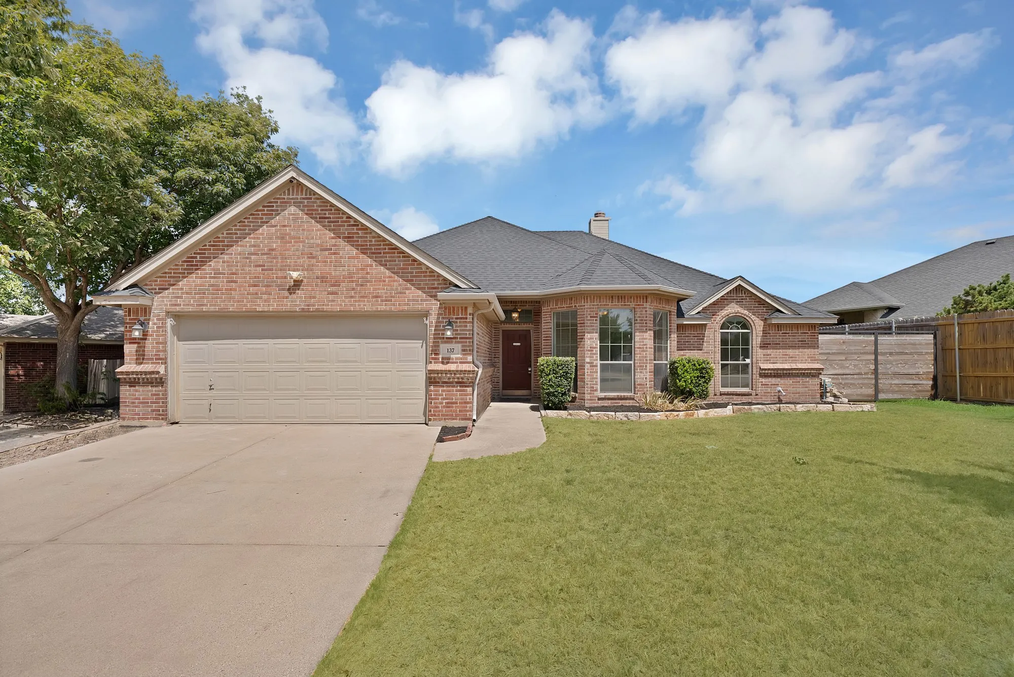 Single Family Residence For Sale in Tarrant County , 137 Hirth Drive, Crowley, Texas 76036, 3 Bedroom, 2 Bathroom, 2 Garage spaces, 1,792 Sqft, built in 2003, mls#21371219, Real Estate Agent in Crowley, Homes For Sale in Tarrant county, Homes For Sale in Crowley, Realtor in Crowley Texas, Real Estate Brokerage Independent Realty Texas, Luminita Cordes Realtor
