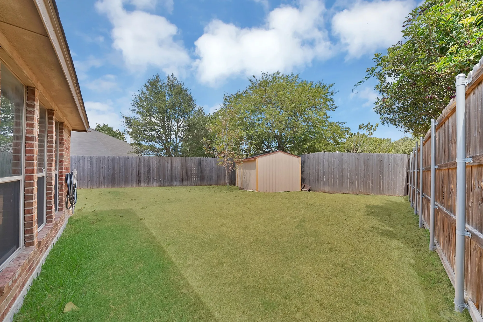 Single Family Residence For Sale in Tarrant County , 137 Hirth Drive, Crowley, Texas 76036, 3 Bedroom, 2 Bathroom, 2 Garage spaces, 1,792 Sqft, built in 2003, mls#21371219, Real Estate Agent in Crowley, Homes For Sale in Tarrant county, Homes For Sale in Crowley, Realtor in Crowley Texas, Real Estate Brokerage Independent Realty Texas, Luminita Cordes Realtor