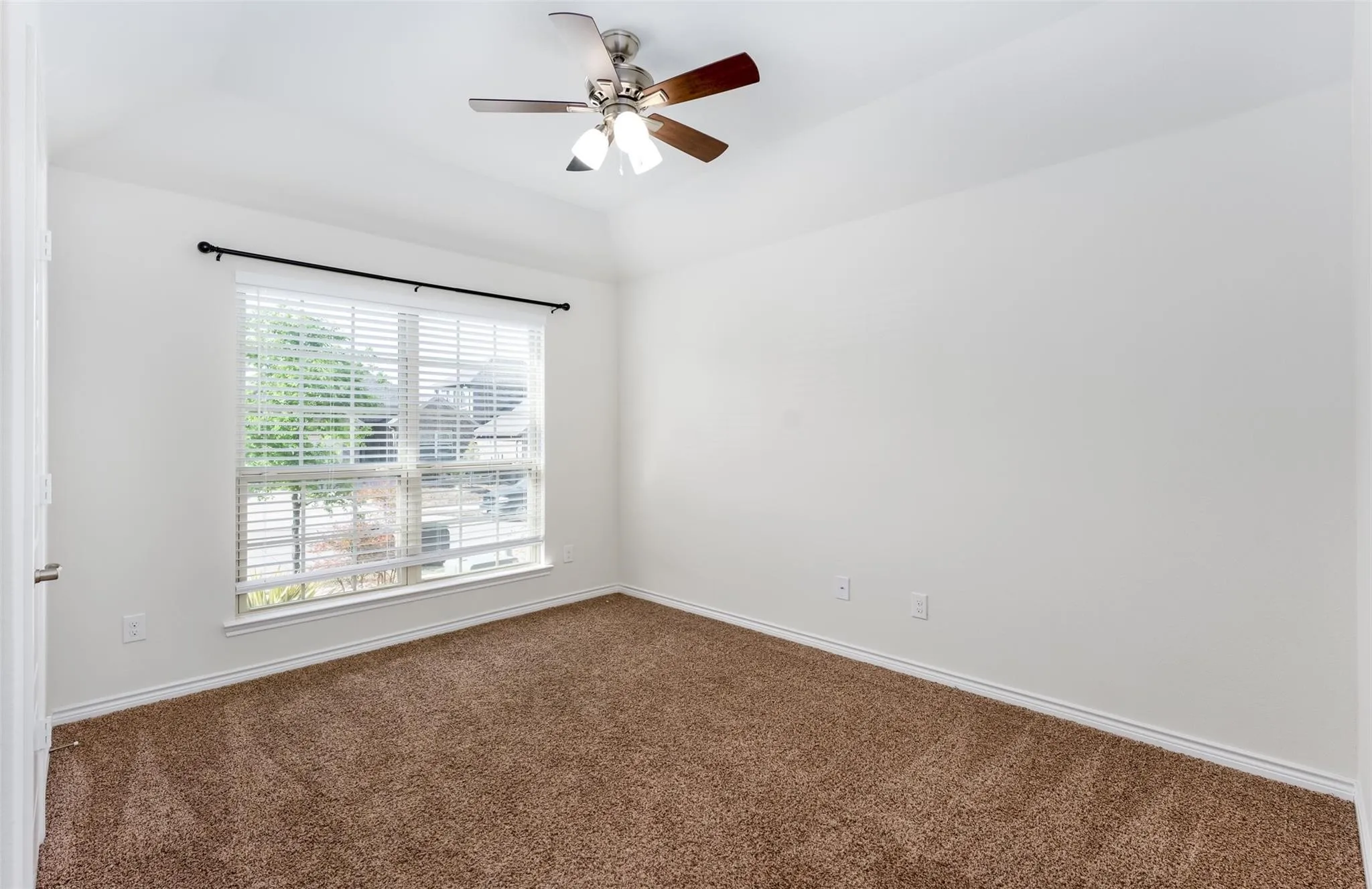 Single Family Residence For Rent in Collin County , 716 Bluebird Way, Celina, Texas 75009, 3 Bedroom, 2 Bathroom, 2 Garage spaces, 2,069 Sqft, built in 2018, mls#21377283, Real Estate Agent in Celina, Homes For Rent in Collin county, Homes For Rent in Celina, Realtor in Celina Texas, Real Estate Brokerage Independent Realty Texas, Luminita Cordes Realtor