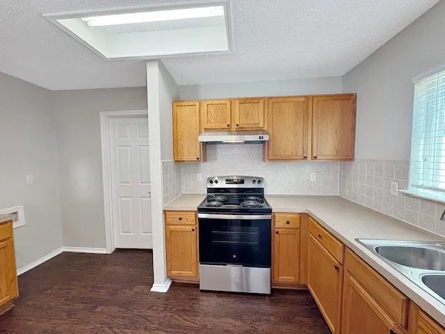 Single Family Residence For Rent in Tarrant County , 10065 Chapel Oak Trail, Fort Worth, Texas 76116, 3 Bedroom, 3 Bathroom, 2 Garage spaces, 1,998 Sqft, built in 2000, mls#21377304, Real Estate Agent in Fort Worth, Homes For Rent in Tarrant county, Homes For Rent in Fort Worth, Realtor in Fort Worth Texas, Real Estate Brokerage Independent Realty Texas, Luminita Cordes Realtor