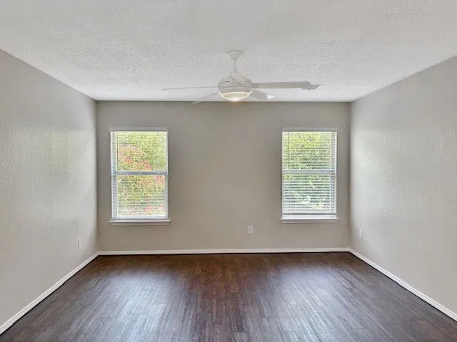 Single Family Residence For Rent in Tarrant County , 10065 Chapel Oak Trail, Fort Worth, Texas 76116, 3 Bedroom, 3 Bathroom, 2 Garage spaces, 1,998 Sqft, built in 2000, mls#21377304, Real Estate Agent in Fort Worth, Homes For Rent in Tarrant county, Homes For Rent in Fort Worth, Realtor in Fort Worth Texas, Real Estate Brokerage Independent Realty Texas, Luminita Cordes Realtor