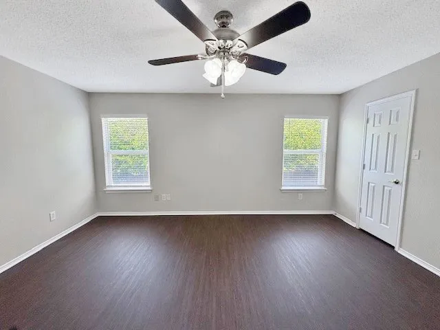 Single Family Residence For Rent in Tarrant County , 10065 Chapel Oak Trail, Fort Worth, Texas 76116, 3 Bedroom, 3 Bathroom, 2 Garage spaces, 1,998 Sqft, built in 2000, mls#21377304, Real Estate Agent in Fort Worth, Homes For Rent in Tarrant county, Homes For Rent in Fort Worth, Realtor in Fort Worth Texas, Real Estate Brokerage Independent Realty Texas, Luminita Cordes Realtor