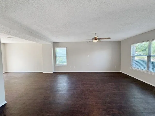 Single Family Residence For Rent in Tarrant County , 10065 Chapel Oak Trail, Fort Worth, Texas 76116, 3 Bedroom, 3 Bathroom, 2 Garage spaces, 1,998 Sqft, built in 2000, mls#21377304, Real Estate Agent in Fort Worth, Homes For Rent in Tarrant county, Homes For Rent in Fort Worth, Realtor in Fort Worth Texas, Real Estate Brokerage Independent Realty Texas, Luminita Cordes Realtor