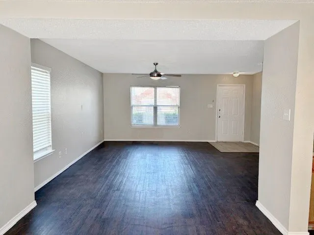 Single Family Residence For Rent in Tarrant County , 10065 Chapel Oak Trail, Fort Worth, Texas 76116, 3 Bedroom, 3 Bathroom, 2 Garage spaces, 1,998 Sqft, built in 2000, mls#21377304, Real Estate Agent in Fort Worth, Homes For Rent in Tarrant county, Homes For Rent in Fort Worth, Realtor in Fort Worth Texas, Real Estate Brokerage Independent Realty Texas, Luminita Cordes Realtor