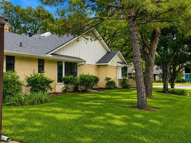 Single Family Residence For Sale in Dallas County , 7205 La Manga Drive, Dallas, Texas 75248, 4 Bedroom, 3 Bathroom, 2 Garage spaces, 2,701 Sqft, built in 1972, mls#21369014, Real Estate Agent in Dallas, Homes For Sale in Dallas county, Homes For Sale in Dallas, Realtor in Dallas Texas, Real Estate Brokerage Independent Realty Texas, Luminita Cordes Realtor