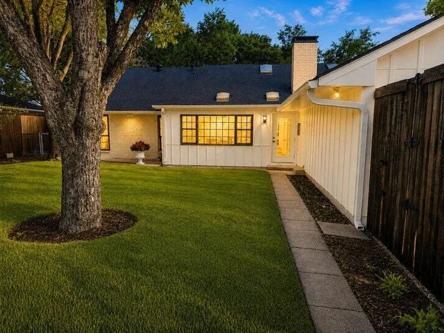 Single Family Residence For Sale in Dallas County , 7205 La Manga Drive, Dallas, Texas 75248, 4 Bedroom, 3 Bathroom, 2 Garage spaces, 2,701 Sqft, built in 1972, mls#21369014, Real Estate Agent in Dallas, Homes For Sale in Dallas county, Homes For Sale in Dallas, Realtor in Dallas Texas, Real Estate Brokerage Independent Realty Texas, Luminita Cordes Realtor