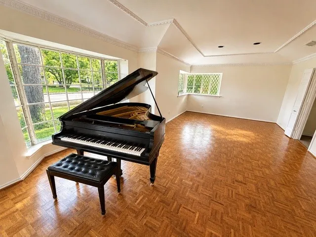 Single Family Residence For Sale in Dallas County , 7205 La Manga Drive, Dallas, Texas 75248, 4 Bedroom, 3 Bathroom, 2 Garage spaces, 2,701 Sqft, built in 1972, mls#21369014, Real Estate Agent in Dallas, Homes For Sale in Dallas county, Homes For Sale in Dallas, Realtor in Dallas Texas, Real Estate Brokerage Independent Realty Texas, Luminita Cordes Realtor