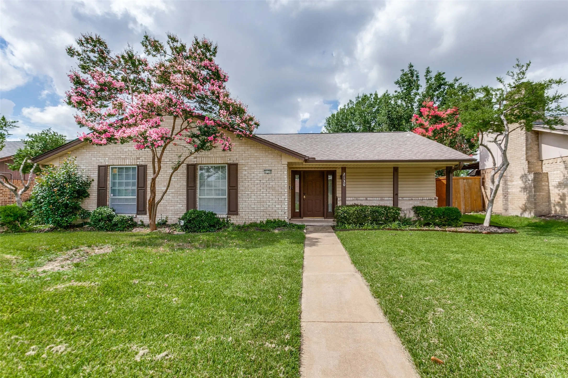 Single Family Residence For Rent in Dallas County , 2130 Richwood Drive, Garland, Texas 75044, 3 Bedroom, 2 Bathroom, 2 Garage spaces, 1,614 Sqft, built in 1972, mls#21377299, Real Estate Agent in Garland, Homes For Rent in Dallas county, Homes For Rent in Garland, Realtor in Garland Texas, Real Estate Brokerage Independent Realty Texas, Luminita Cordes Realtor