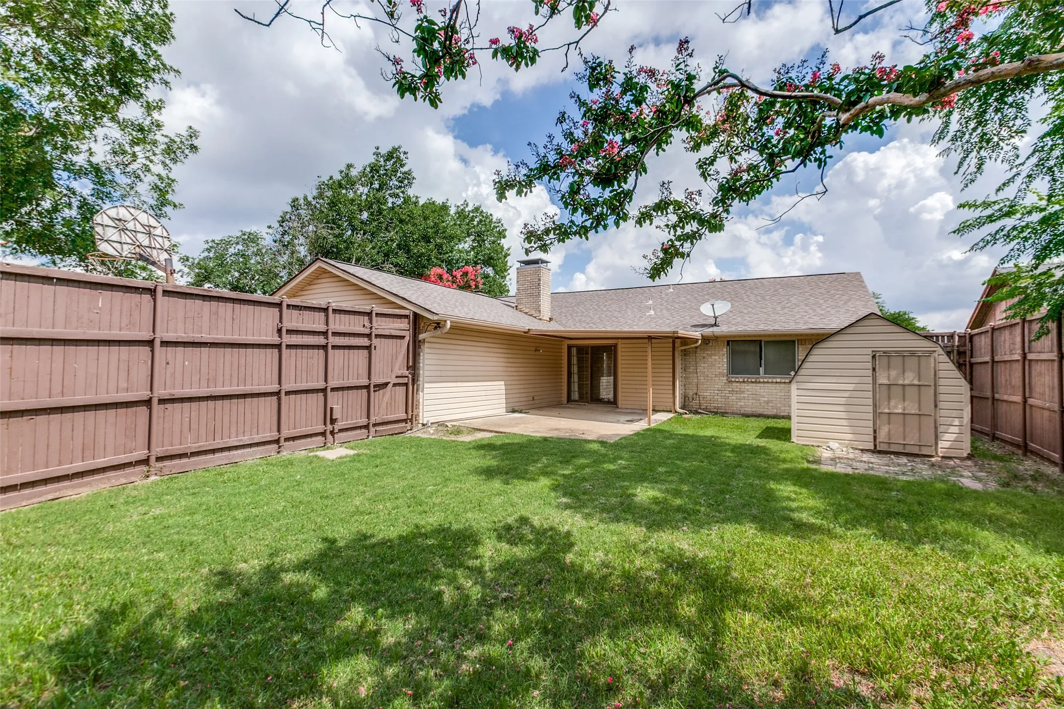 Single Family Residence For Rent in Dallas County , 2130 Richwood Drive, Garland, Texas 75044, 3 Bedroom, 2 Bathroom, 2 Garage spaces, 1,614 Sqft, built in 1972, mls#21377299, Real Estate Agent in Garland, Homes For Rent in Dallas county, Homes For Rent in Garland, Realtor in Garland Texas, Real Estate Brokerage Independent Realty Texas, Luminita Cordes Realtor