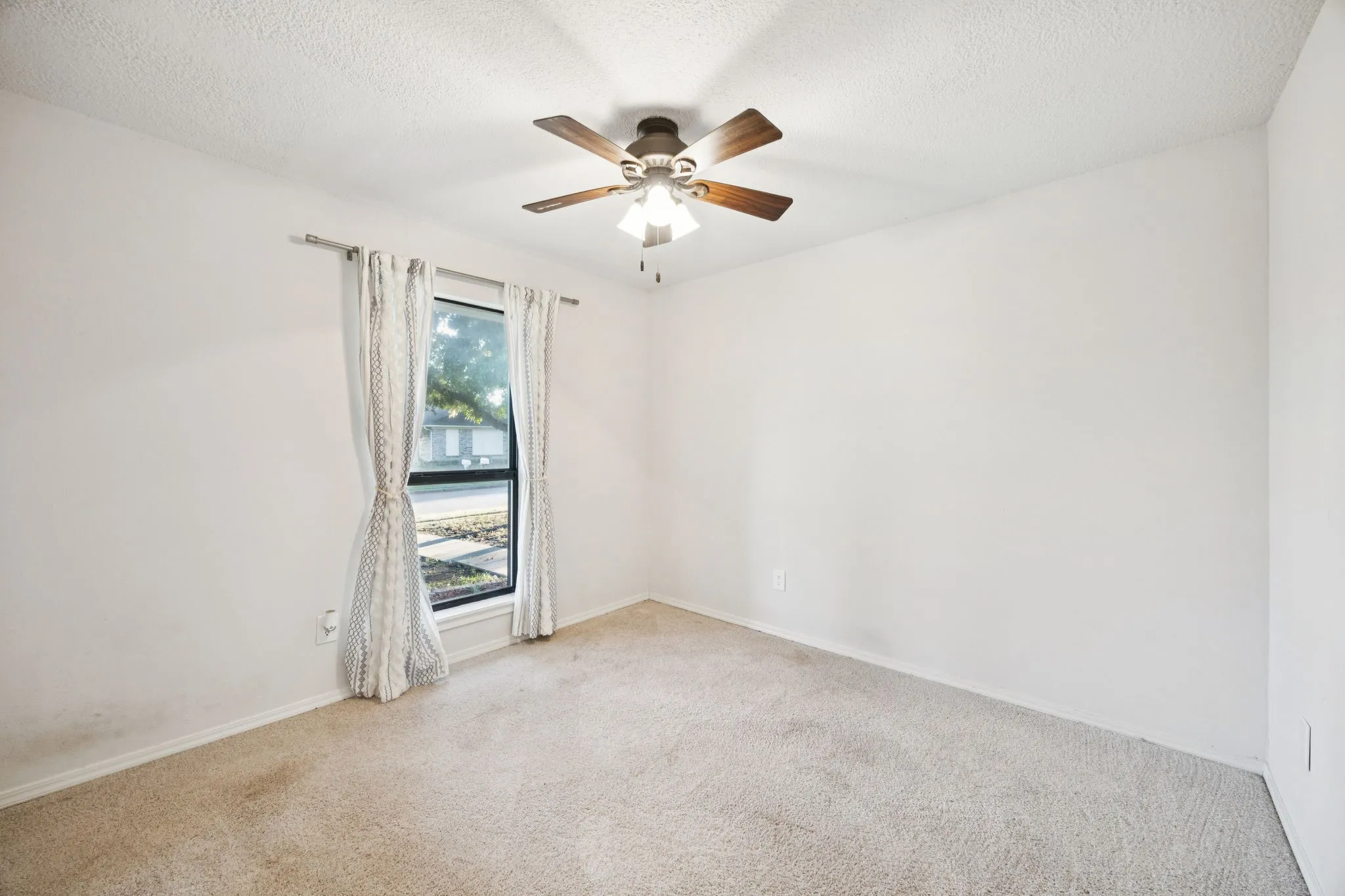 Single Family Residence For Sale in Collin County , 801 Whitehall Drive, Plano, Texas 75023, 3 Bedroom, 2 Bathroom, 2 Garage spaces, 1,452 Sqft, built in 1981, mls#21377026, Real Estate Agent in Plano, Homes For Sale in Collin county, Homes For Sale in Plano, Realtor in Plano Texas, Real Estate Brokerage Independent Realty Texas, Luminita Cordes Realtor